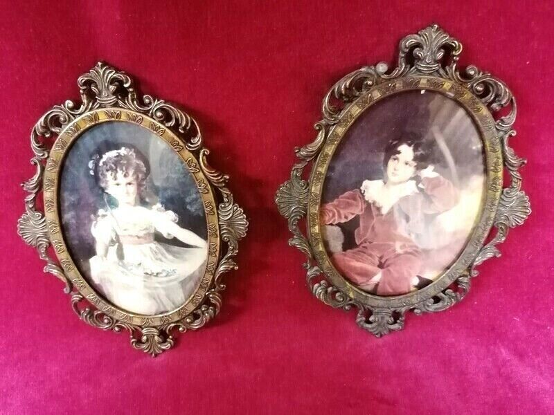 Pair Of Italian Vintage Small Wall Hanging Bronze Oval Picture Frames Regency