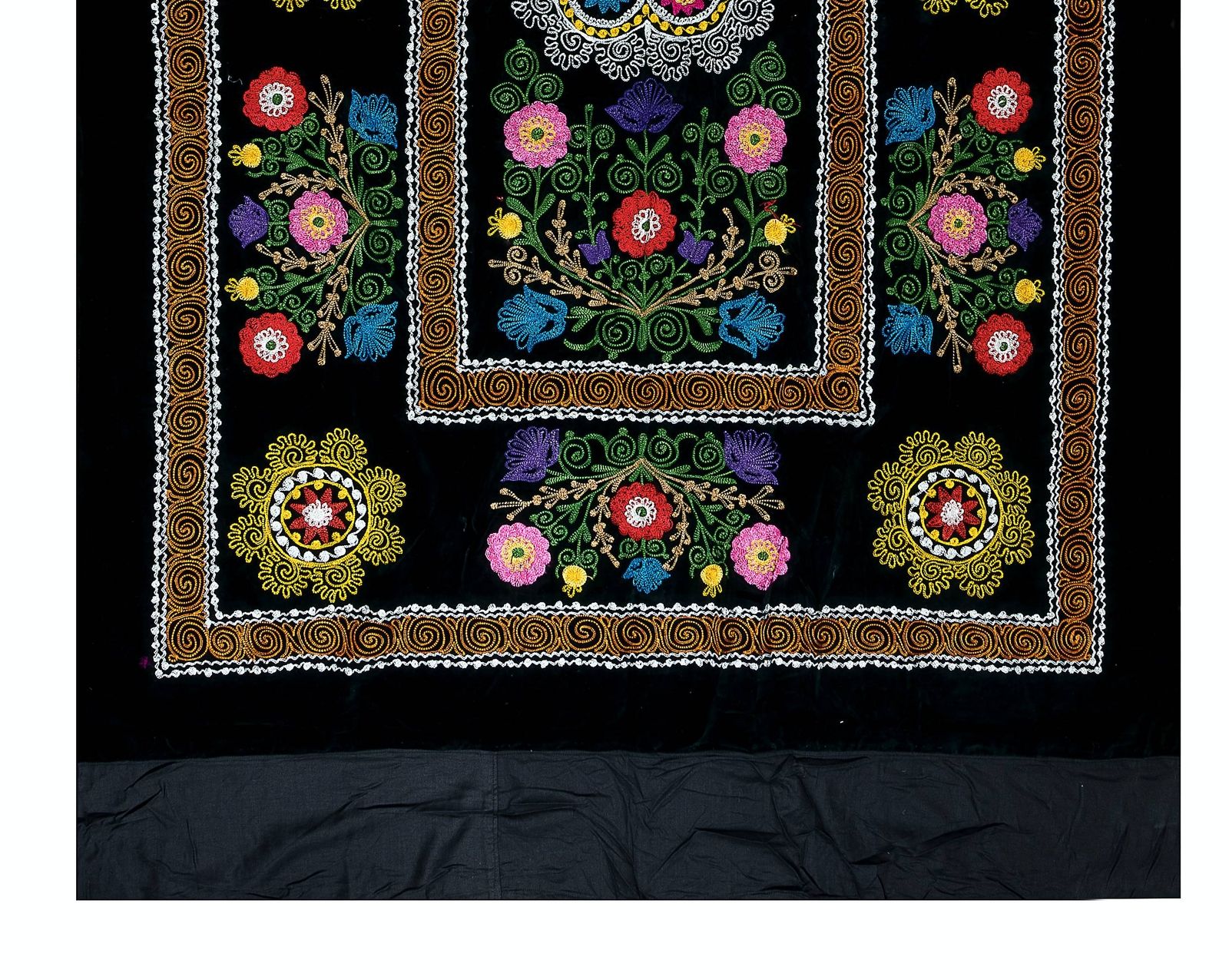 4.5x7.4 Ft Vintage Silk Hand Embroidery Bed Cover, Uzbek Suzani Wall Hanging photo for sale