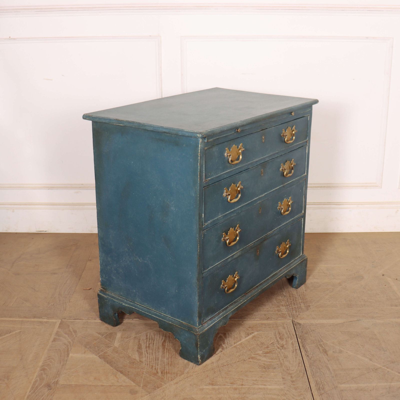 English Painted Chest Of Drawers photo vinterior