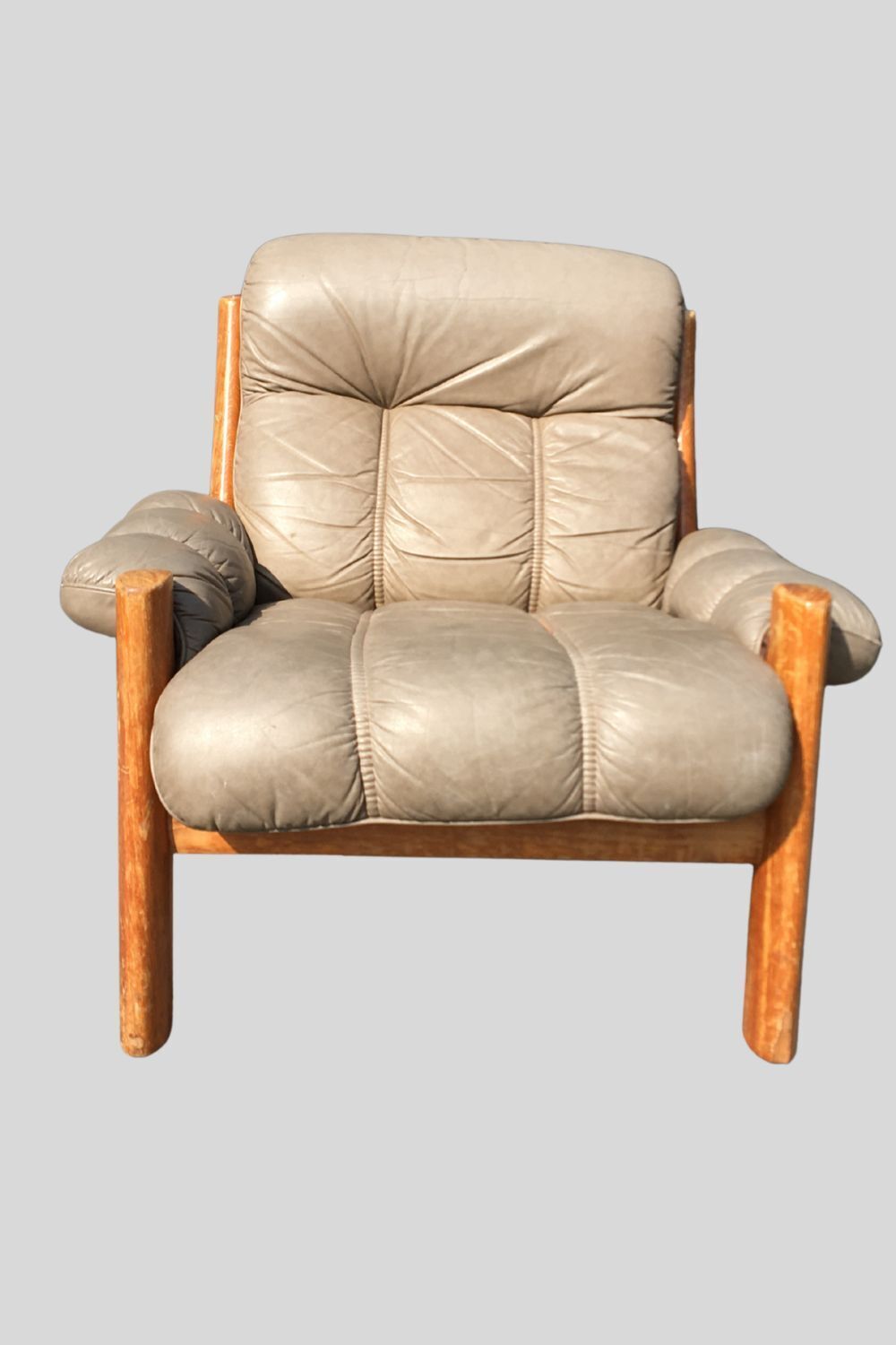 Mid Century Norwegian Beige Leather Chair By Ekornes, 1970s Matching Sofa Also Available.