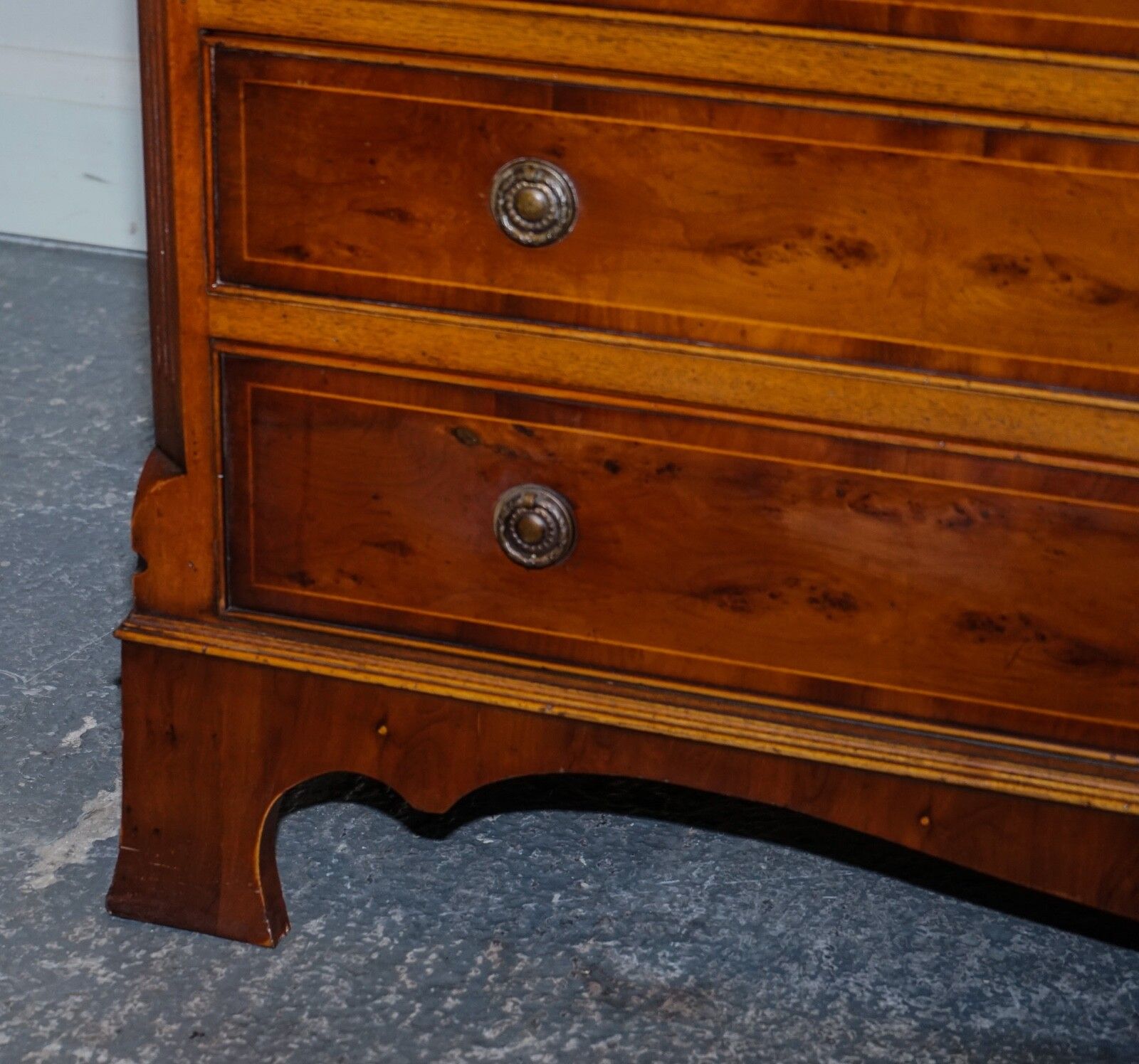 Georgian Style H.G. Hudson Burr Walnut Sideboard Bank Of Drawers Quality Made photo vintage