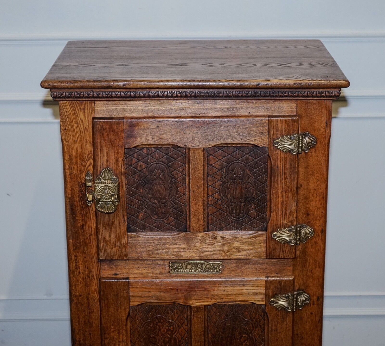 Circa 1900's Large North American Alaska Muskegon Oak Larder Ice Box Collectable photo 2250.0
