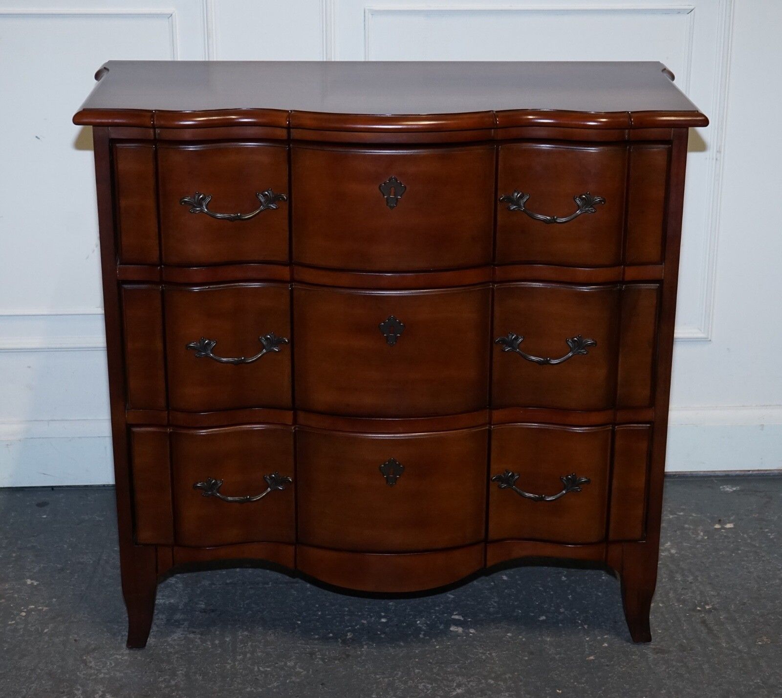 Ralph Lauren Vintage Georgian Style Serpentine Fronted Hardwood Chest Of Drawers photo Furniture