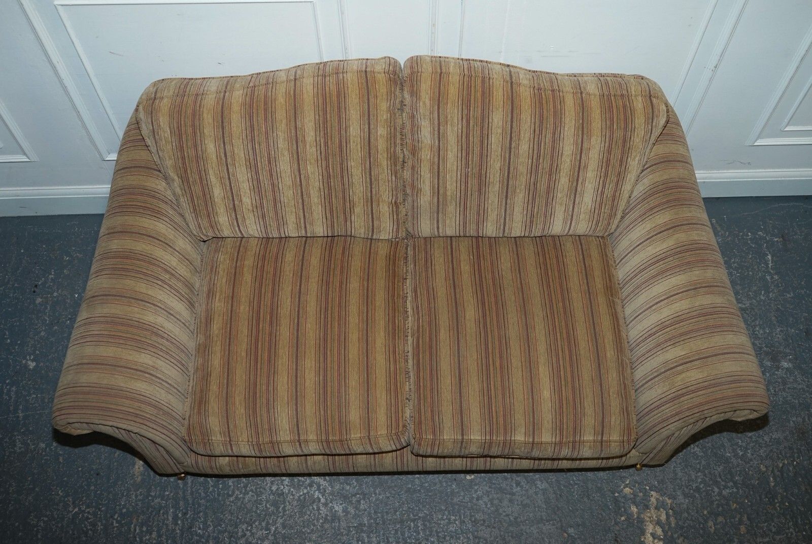 photo furniture Vintage Parker Knoll Westbury 2 Seater Fabric Sofa With Castor Feet
