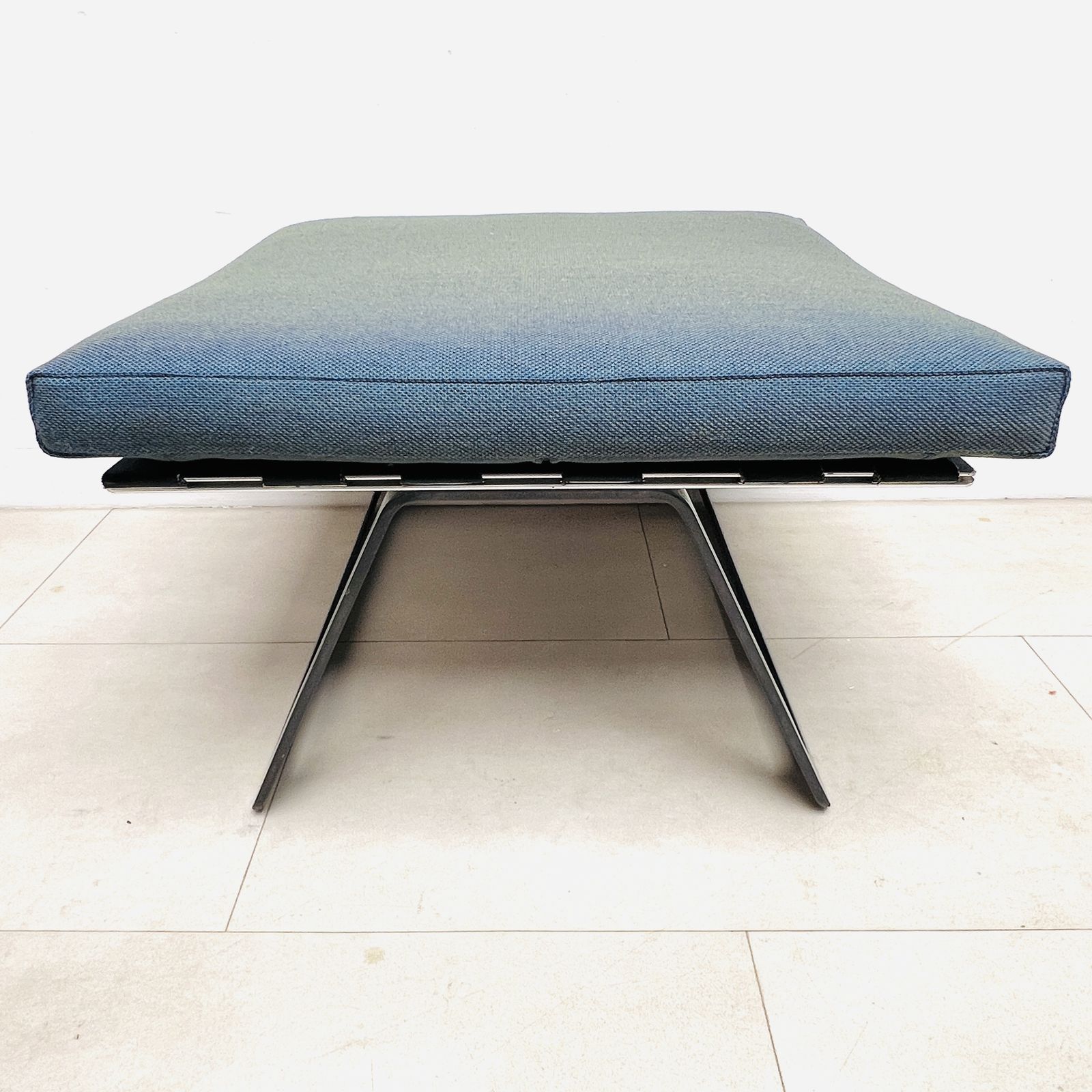 photo vinterior British Lounge Chair And Footstool By William Plunkett