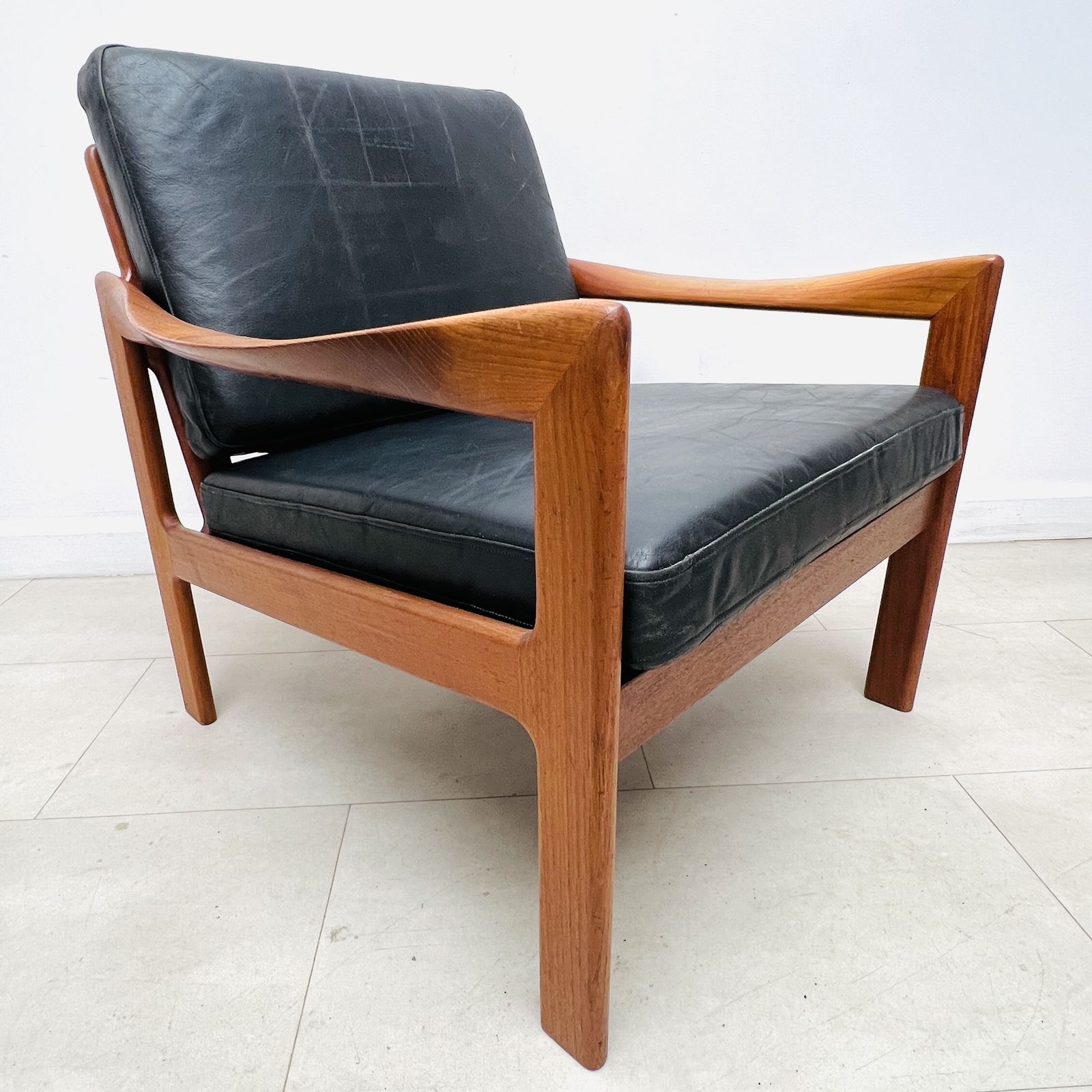 photo furniture Danish Lounge Chair And Sofa By Illum Wikkelsø