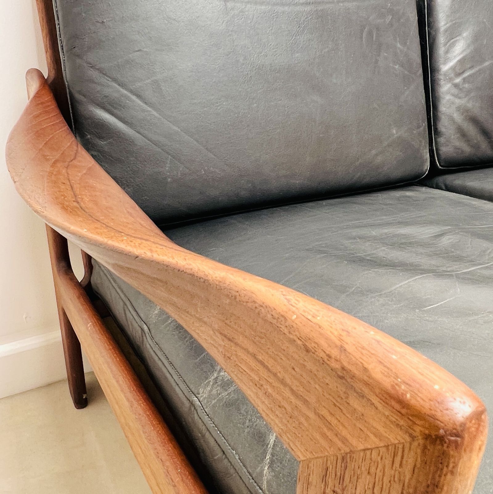 photo vinterior Danish Lounge Chair And Sofa By Illum Wikkelsø