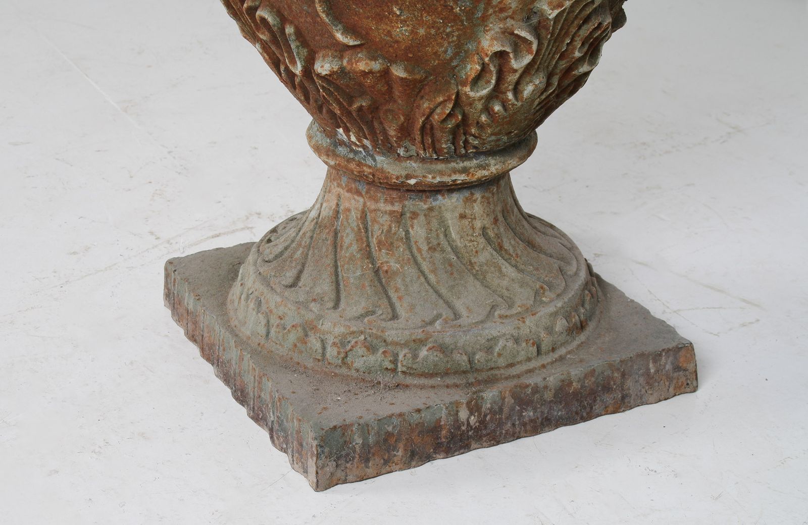 Outstanding Large Scale Decorative Cast Iron Victorian Garden Urn Feature photo buy
