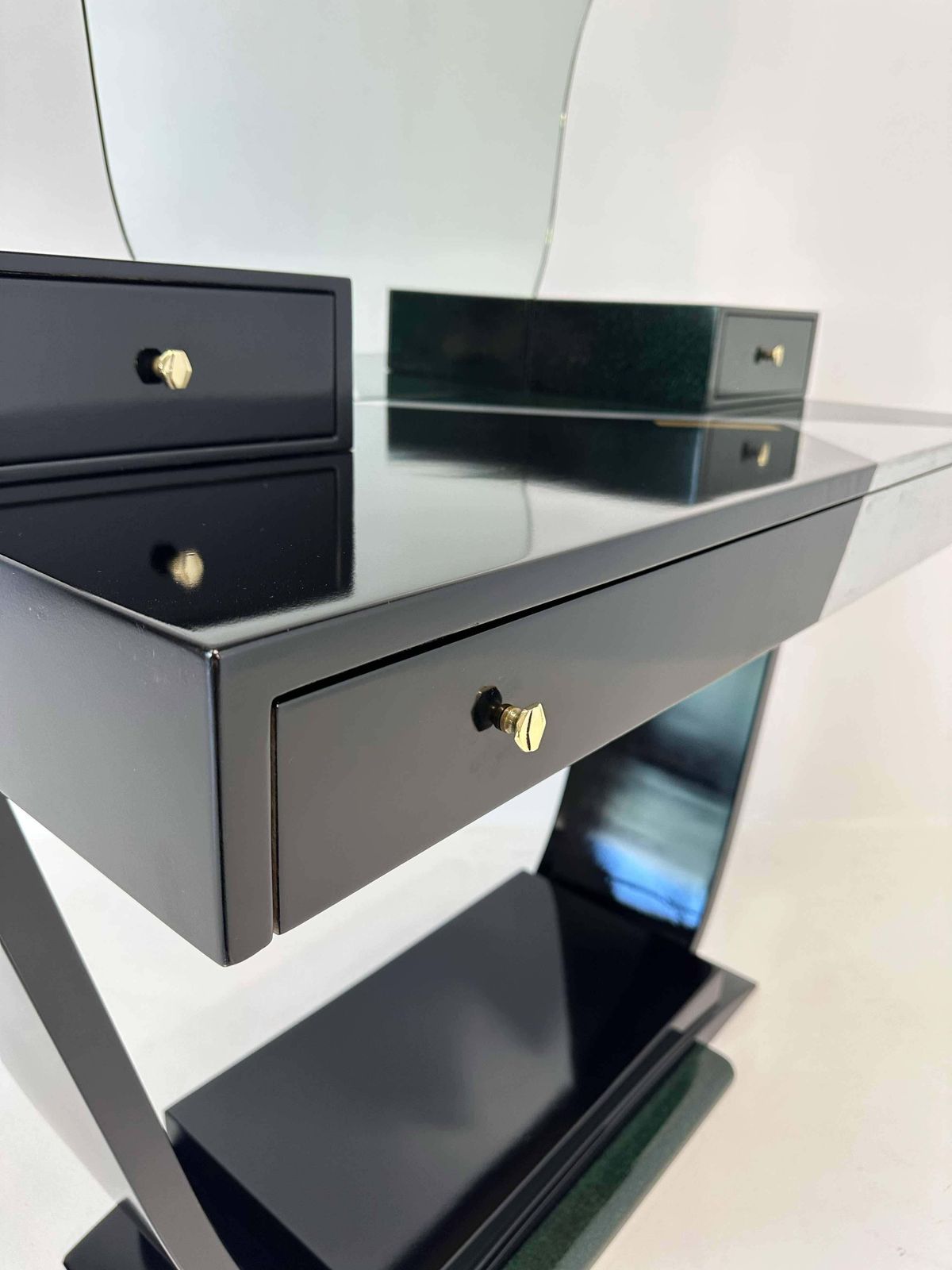 photo furniture Italian Art Deco Black And Green Lacquer, Silver Leaf Vanity Table, 1970s