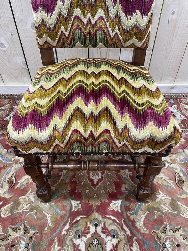 photo furniture 4 Chaises De Style Louis XIII En Bois Tournés Et Velours