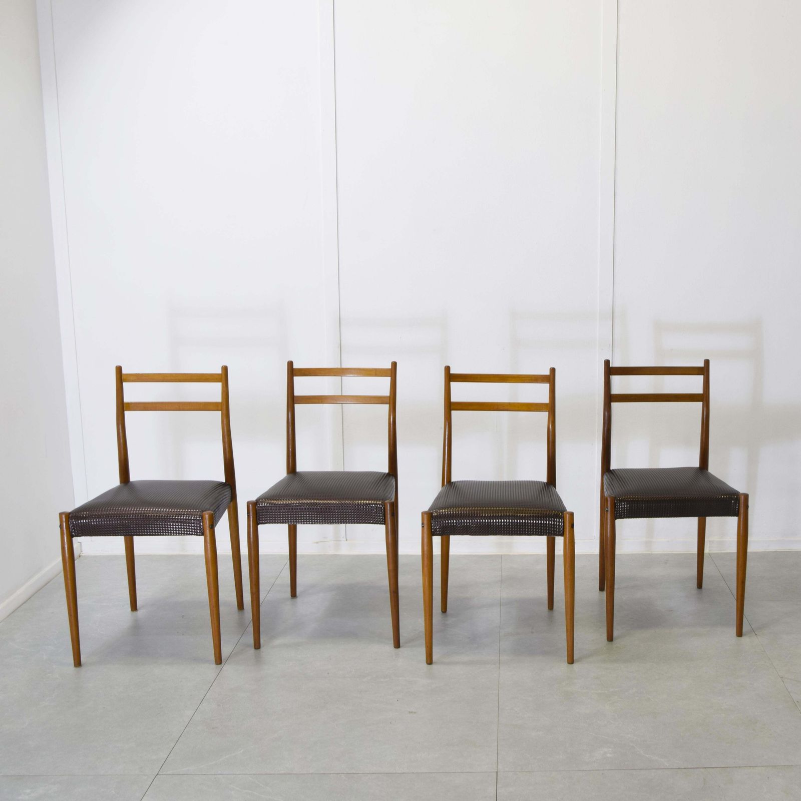 Fratelli Reguitti Set Of Gio Ponti Chairs. photo vintage