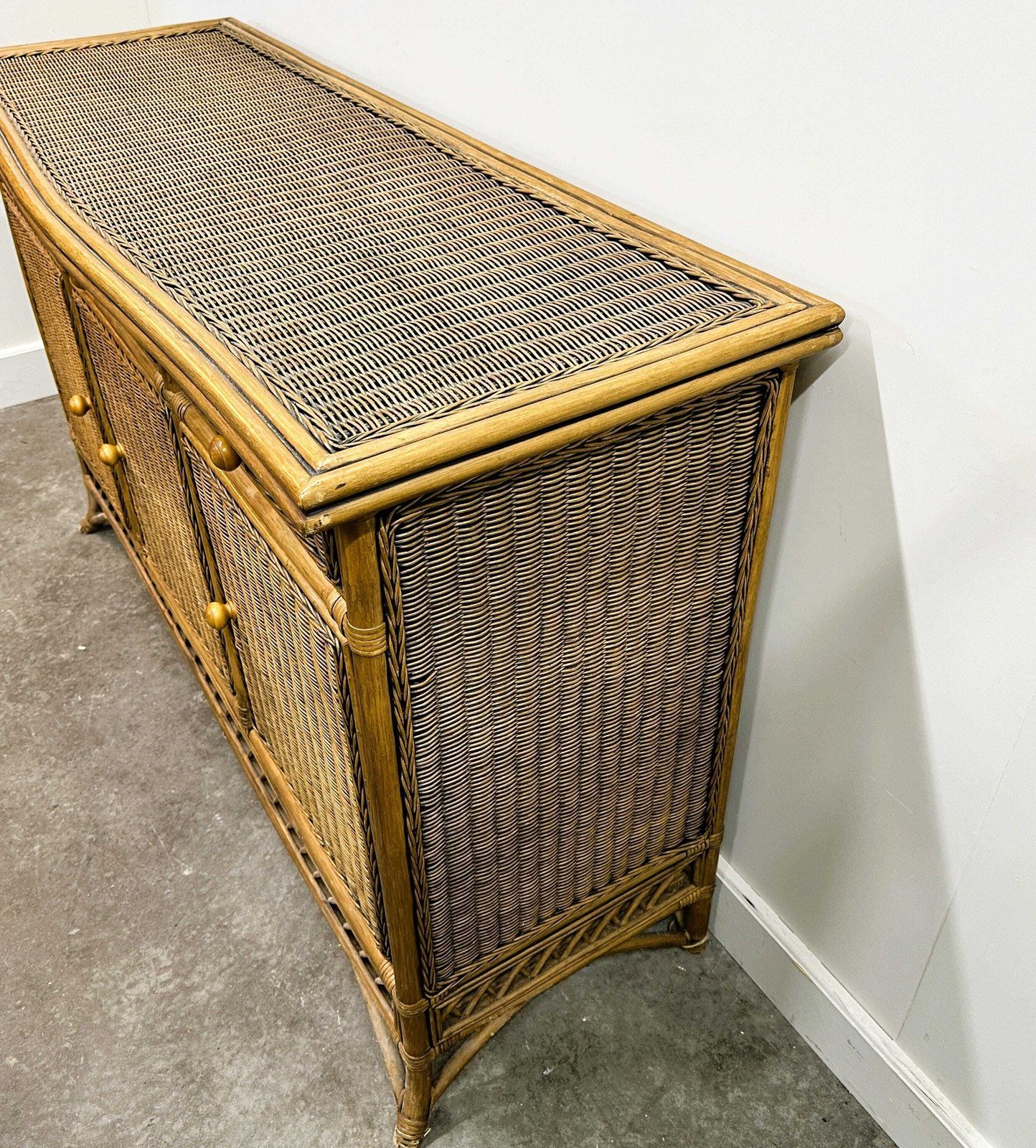photo for sale Italiaans vintage rotan en bamboe dressoir, Italië, ca. jaren 1970.