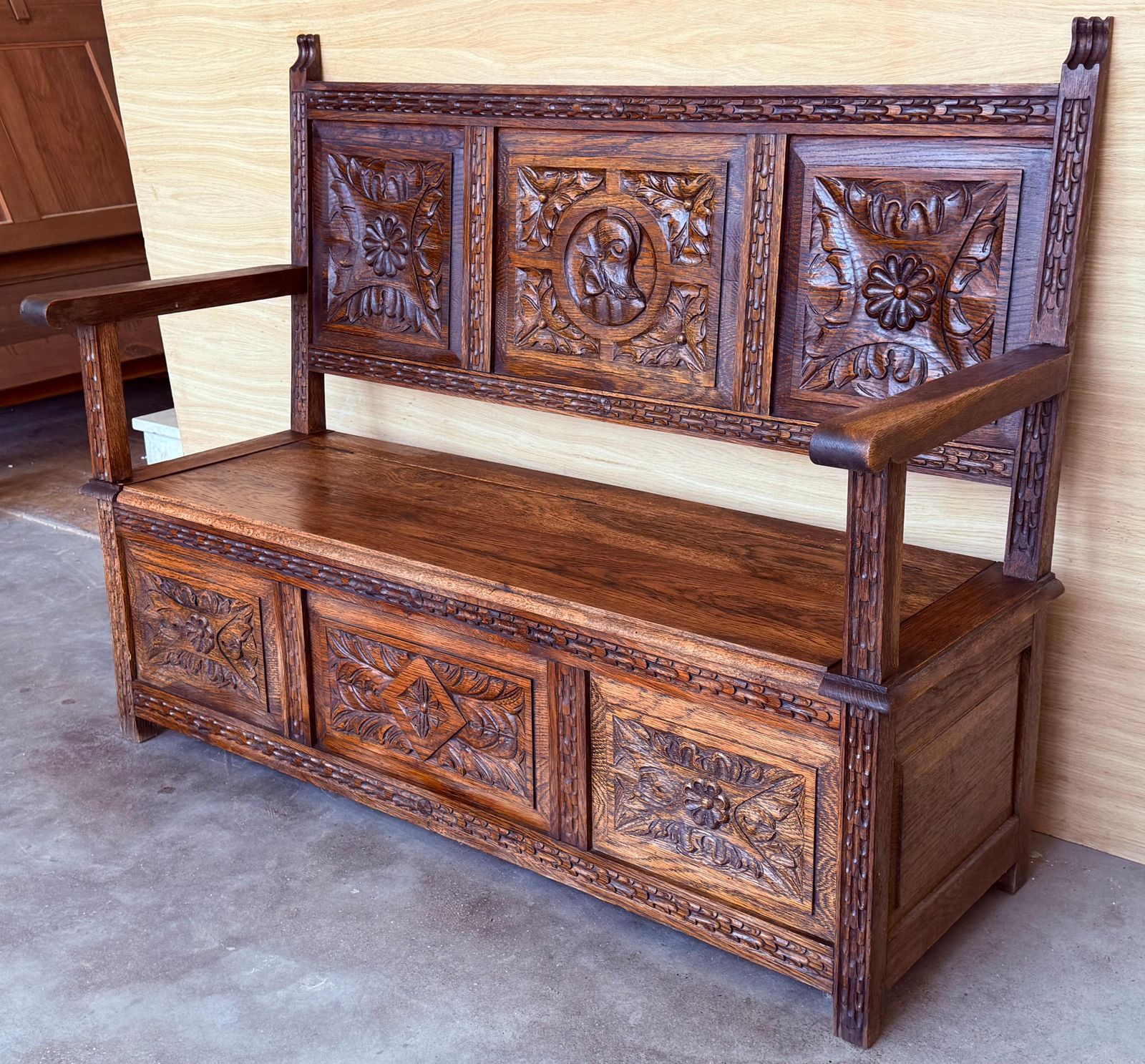 Banc de hall espagnol sculpté avec rangement, XIXe siècle photo 4740.0