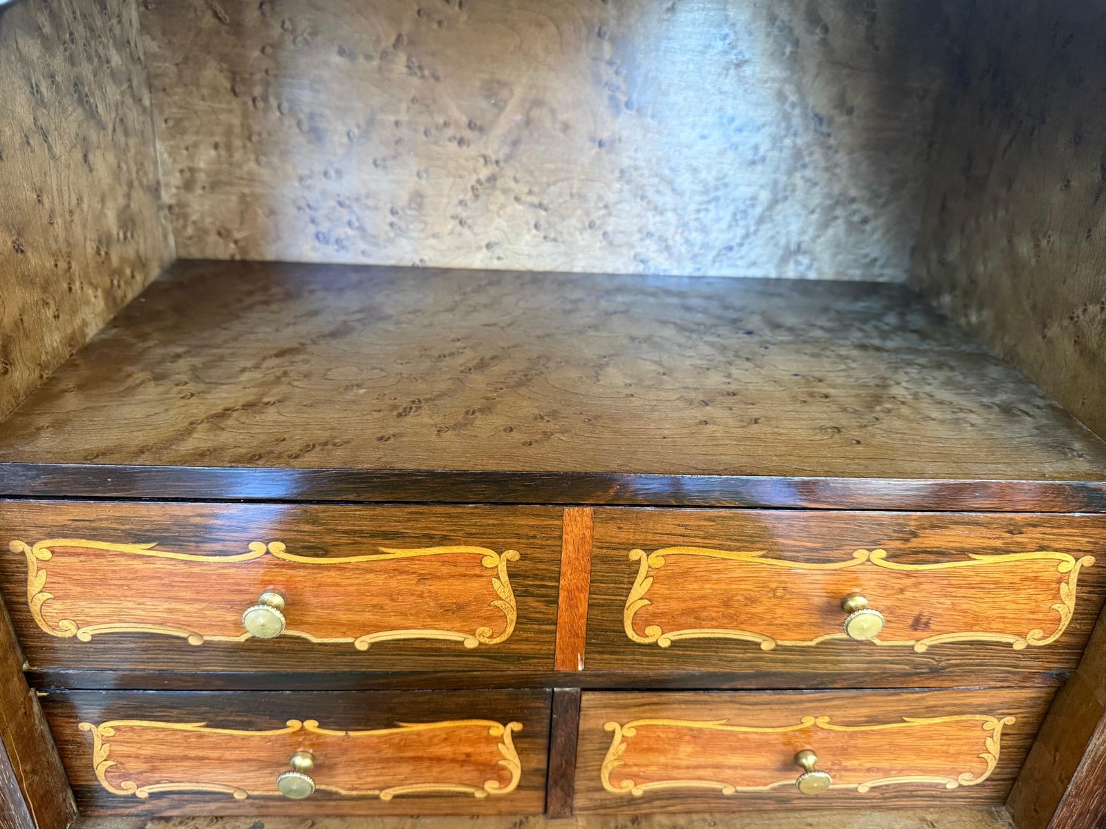photo furniture Secrétaire à abattant bombé en marqueterie, plateau en marbre et montures en bronze, XIXe siècle