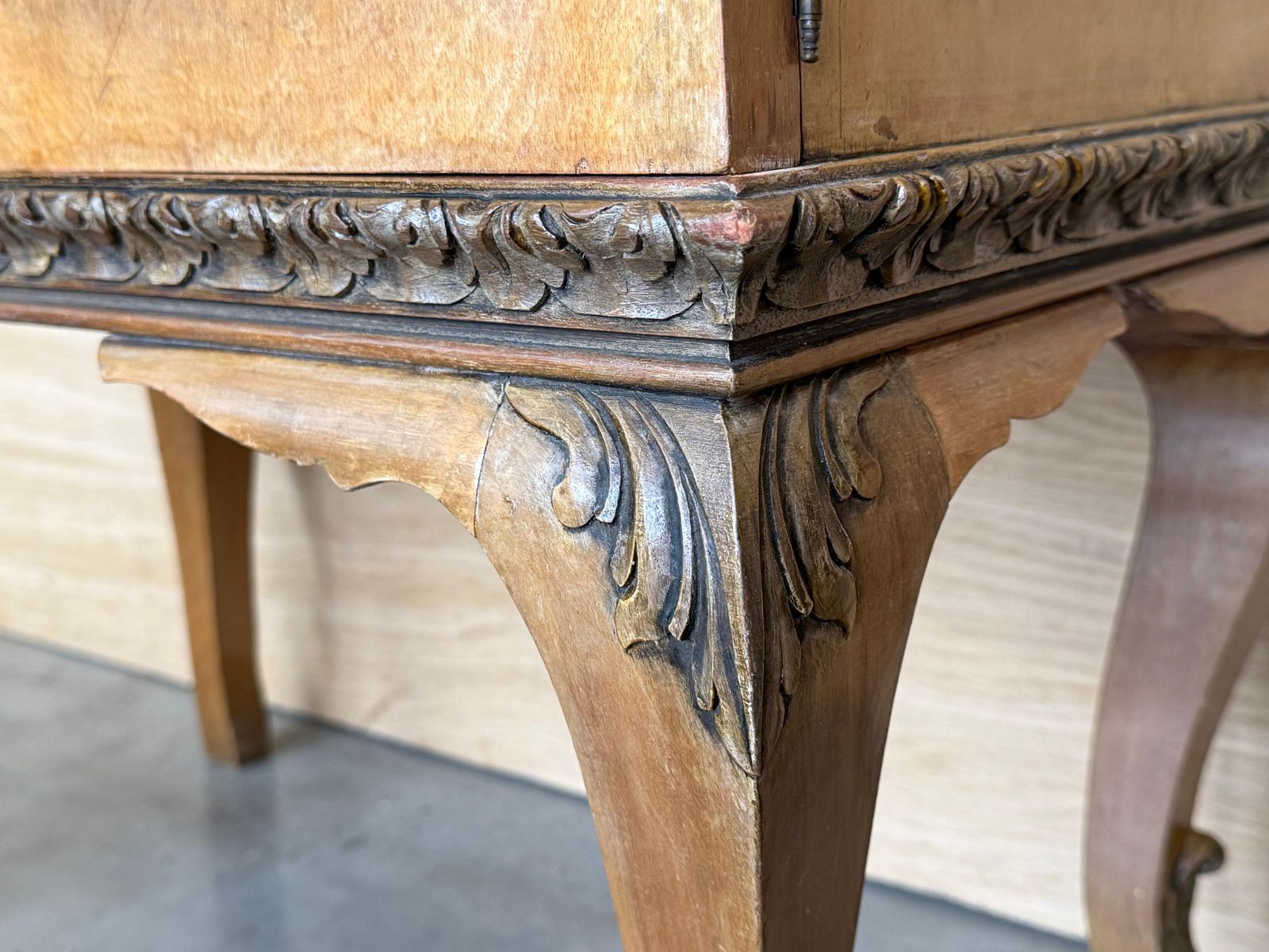 Tables de chevet italiennes du début du XXe siècle en chêne clair à deux portes photo vintage