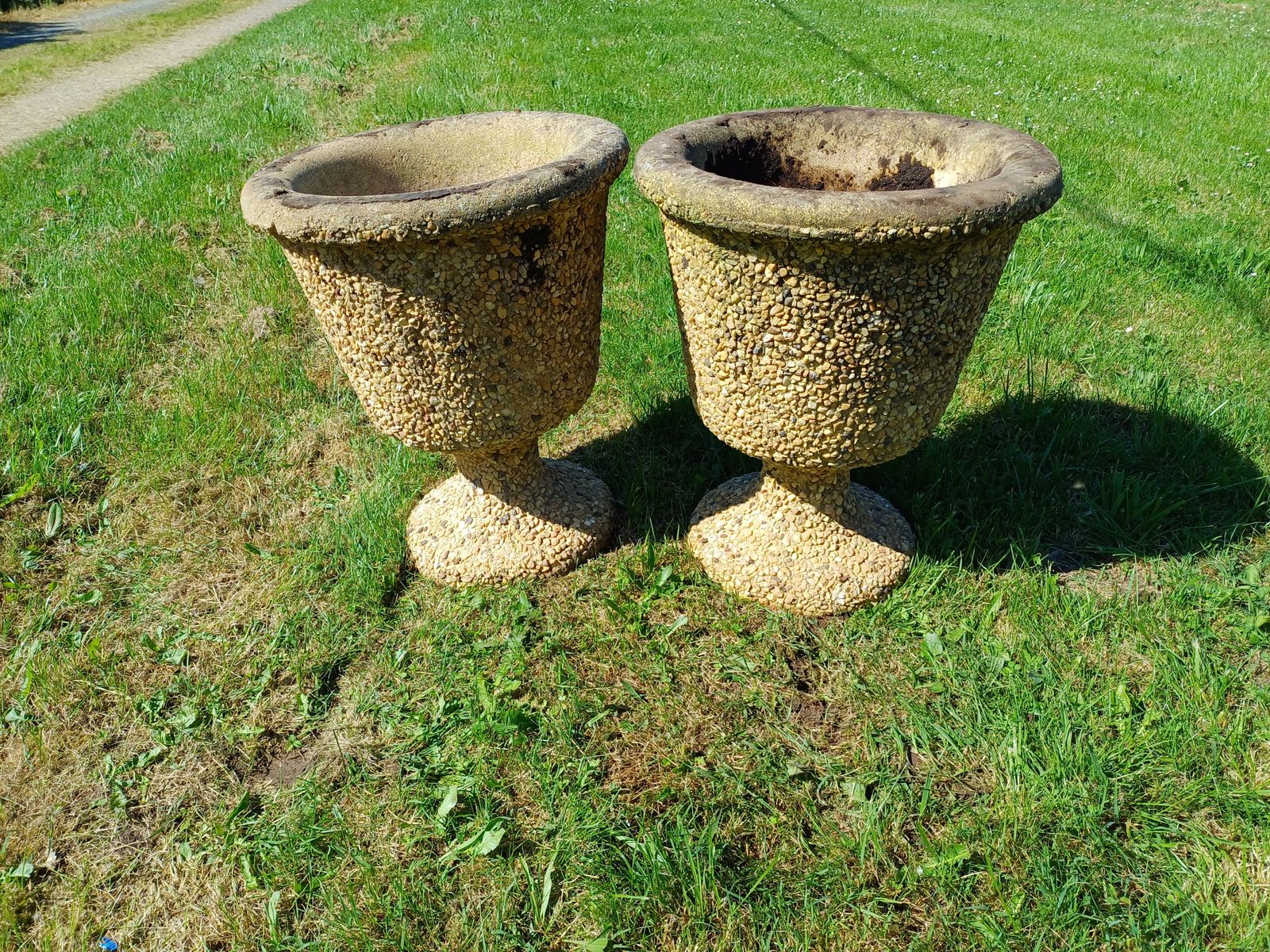 photo vinterior Pair Of Medici Style Vases In Reconstituted Stone