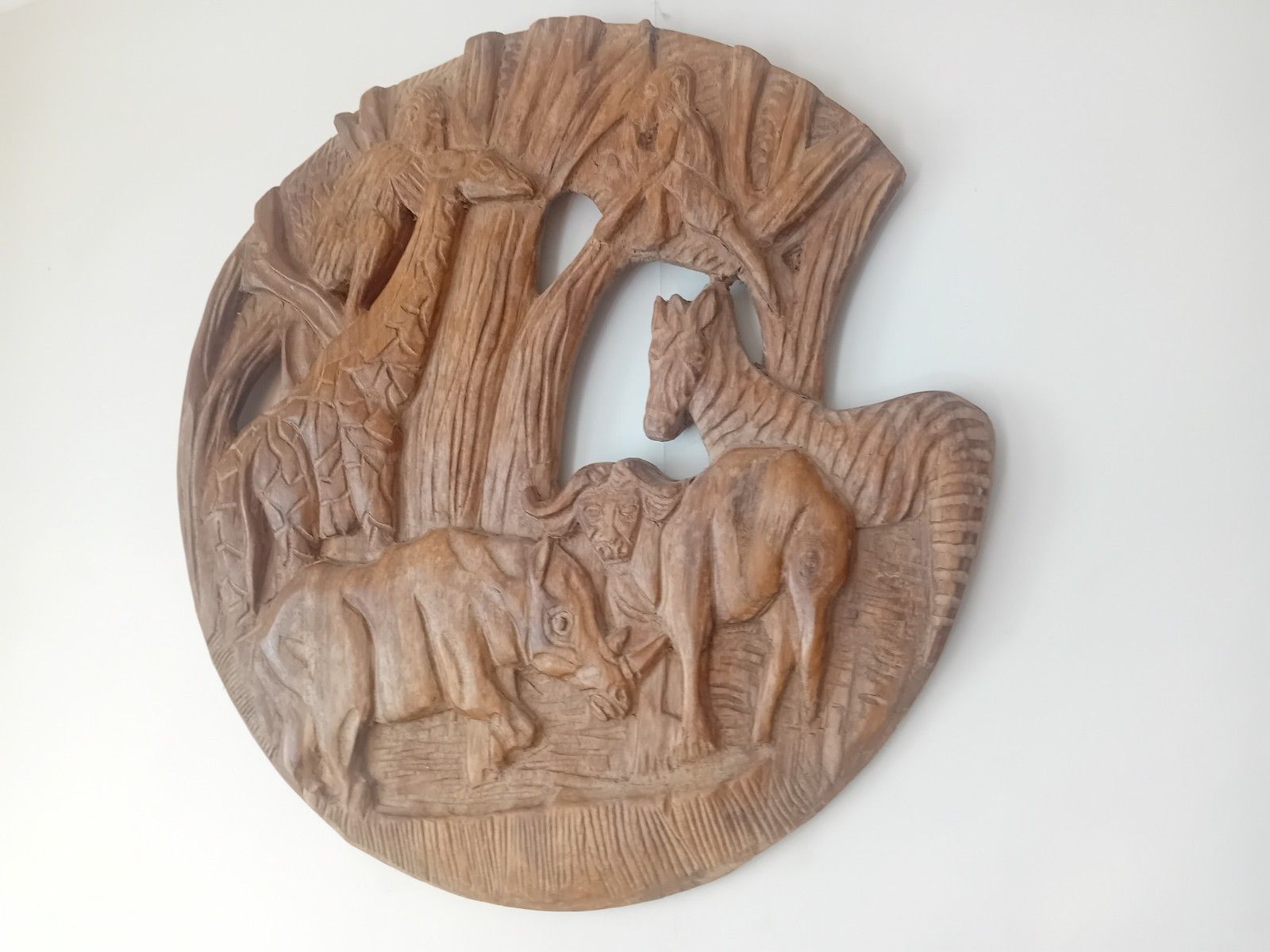 photo vinterior Original Mid Century Hand Carved African Circular Wall Art