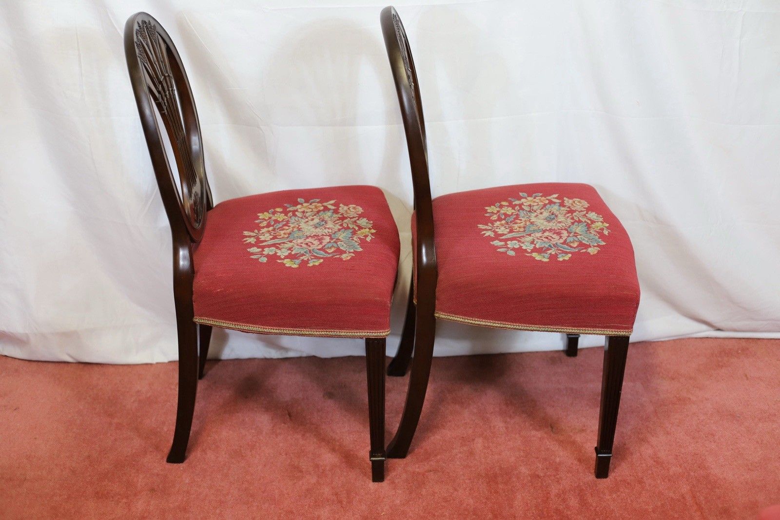 photo vinterior Lovely Set Of Eight Victorian Carved Mahogany Hepplewhite Style Dining Chairs