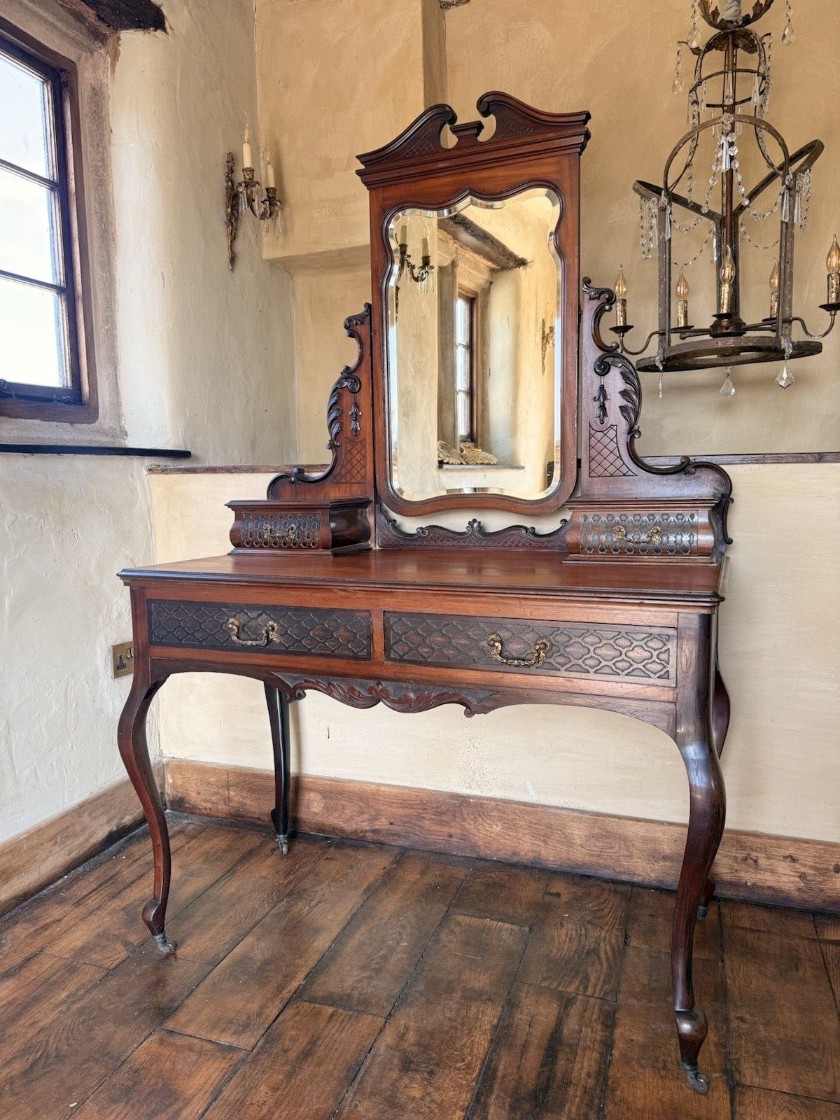 Fine  English Victorian Antique Mahogany Carved Dressing Table By Maple Co photo 999.0