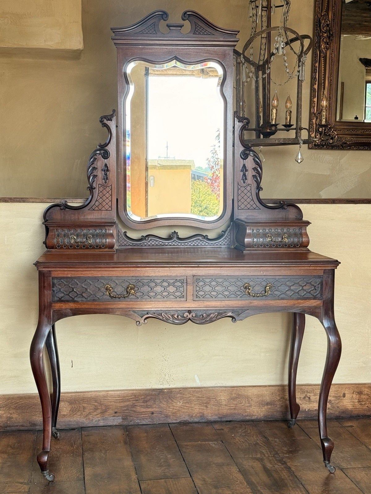 Fine  English Victorian Antique Mahogany Carved Dressing Table By Maple Co photo vinterior