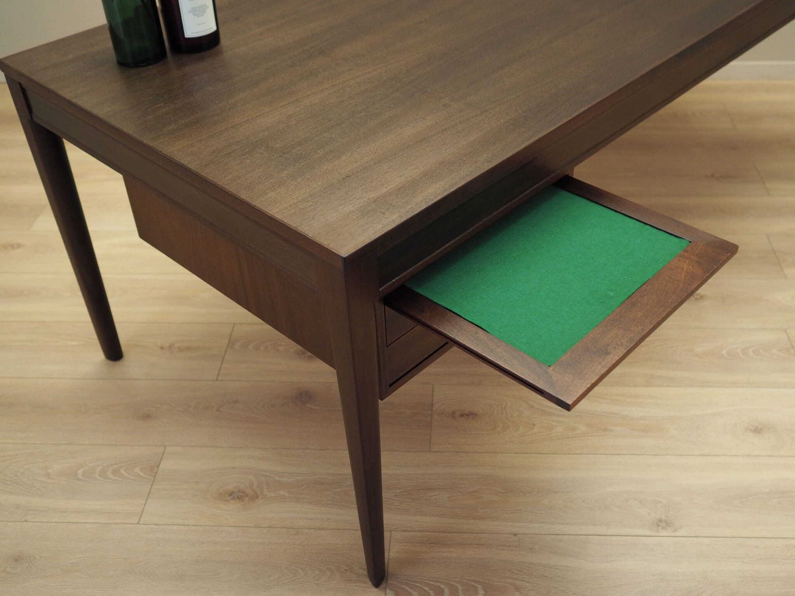 Mahogany Desk, Danish Design, 1970s, Designer: Finn Juhl photo vinterior