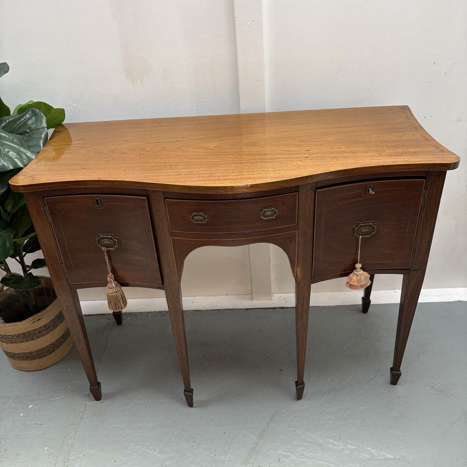Georgian Mahogany Serpentine Front Sideboard photo furniture