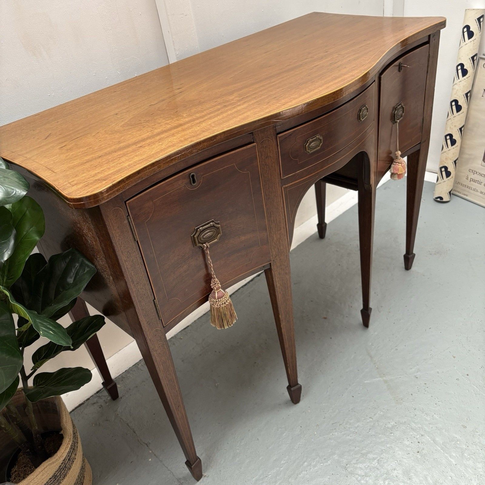Georgian Mahogany Serpentine Front Sideboard photo vintage