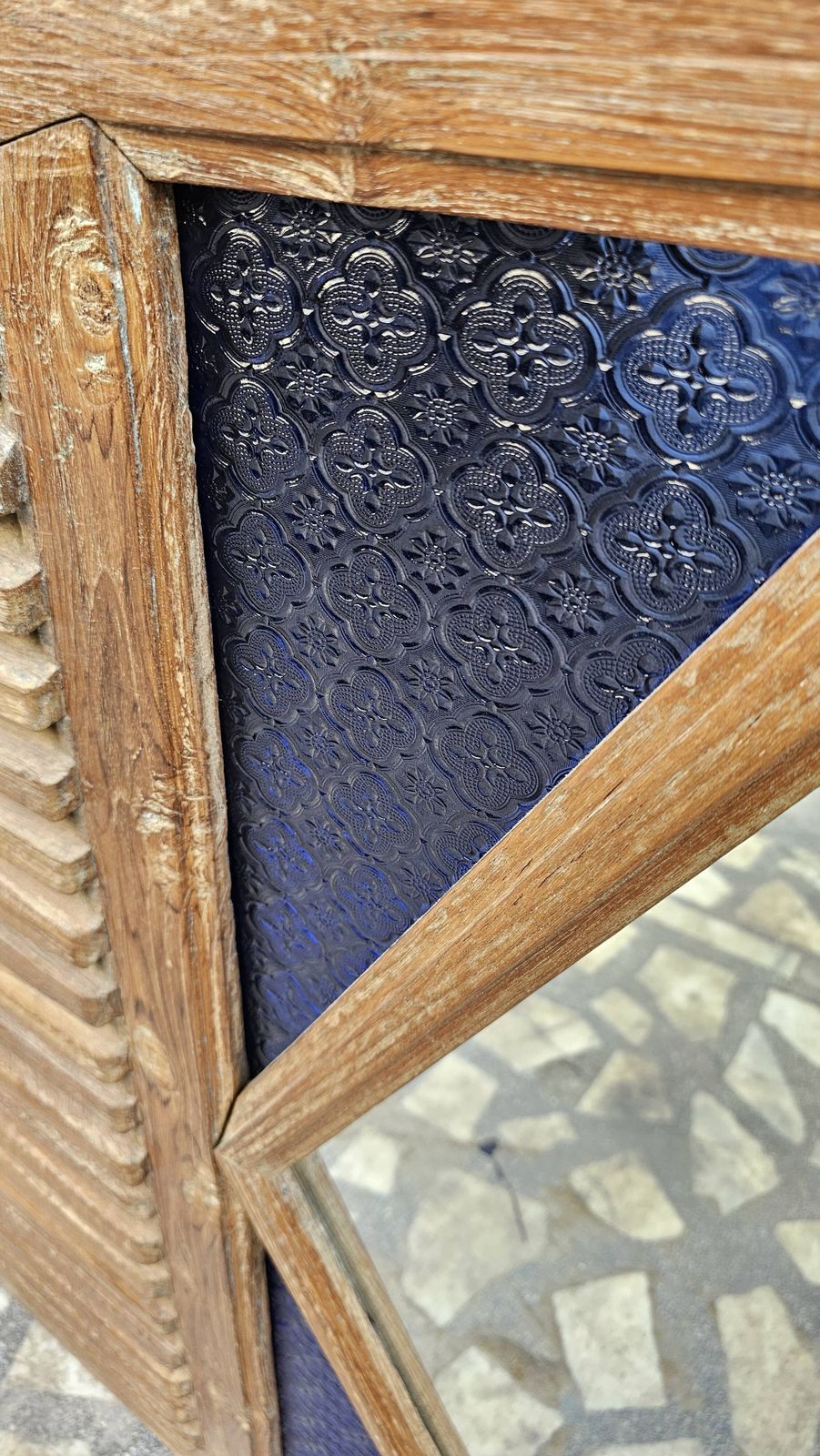 photo vintage Old Shopkeeper's Counter In Burmese Teak