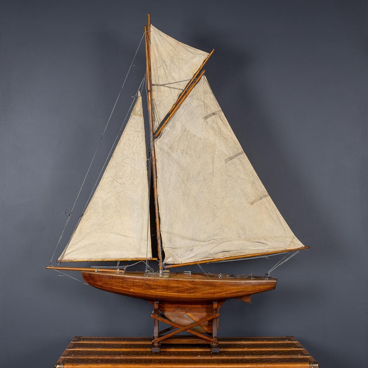 Vintage 20th Century Large English Sloop Pond Yacht C.1940 photo furniture
