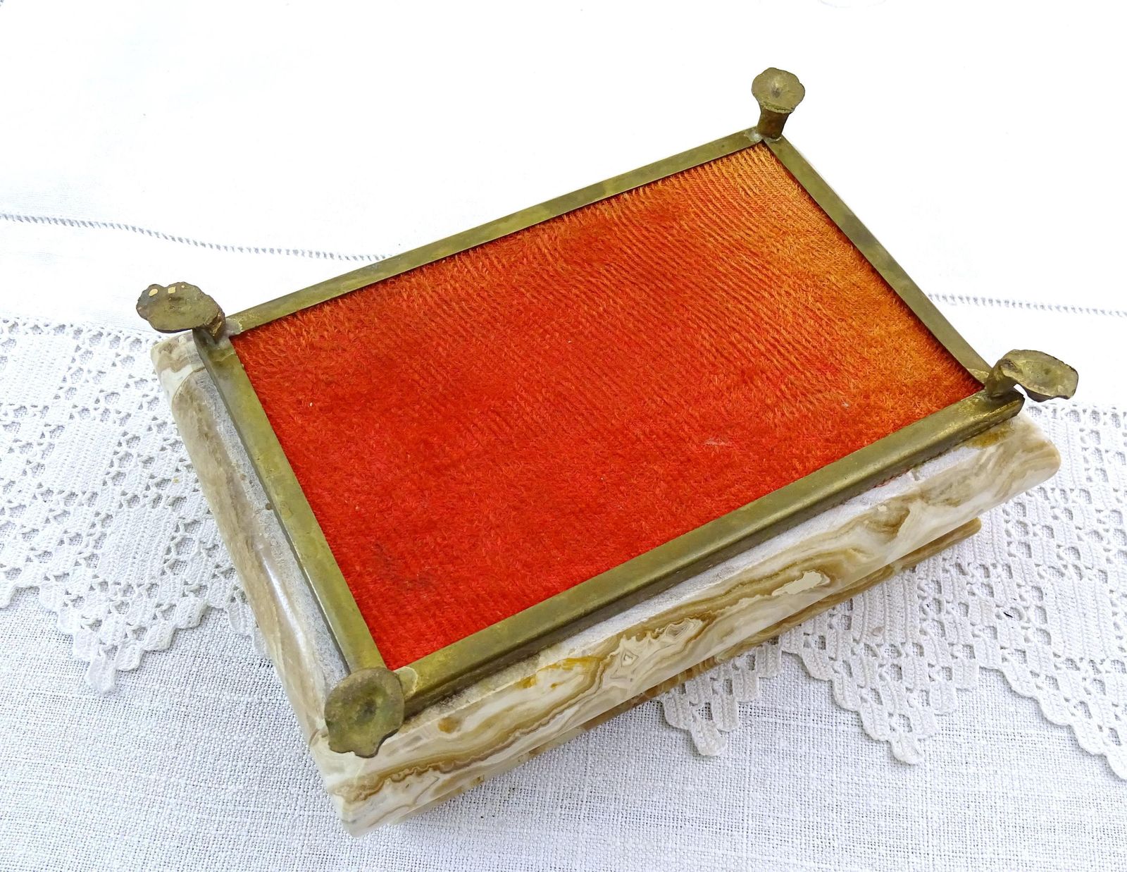 Vintage Carved Polished Onyx Marble Jewelry Box With Bronze Metal Lion Paw Feet, Retro Mid Century 1960s Stone Casket In Warm Honey Tones photo buy
