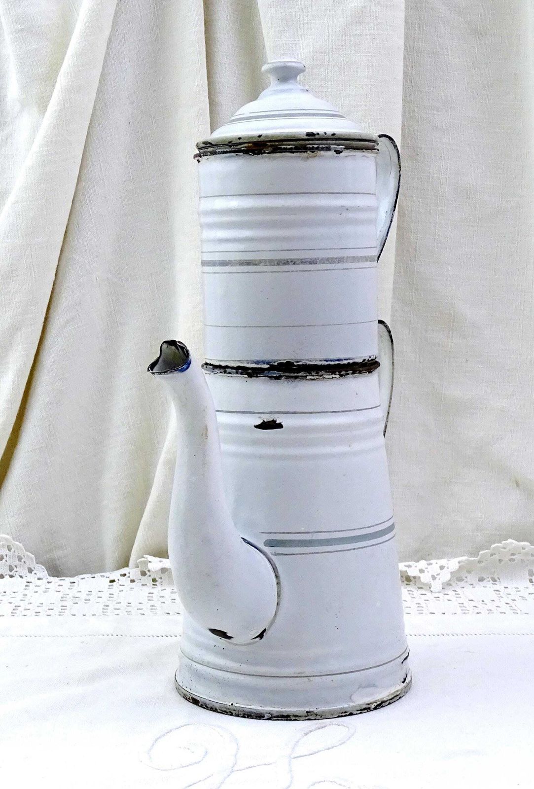 Klein Antiek Frans Wit Emaille Koffiezetapparaat, Compleet, 19e Eeuw – Vroeg Emaille Pour Over Koffiekan Uit Frankrijk, Boerenlandse Stijl photo 88.0