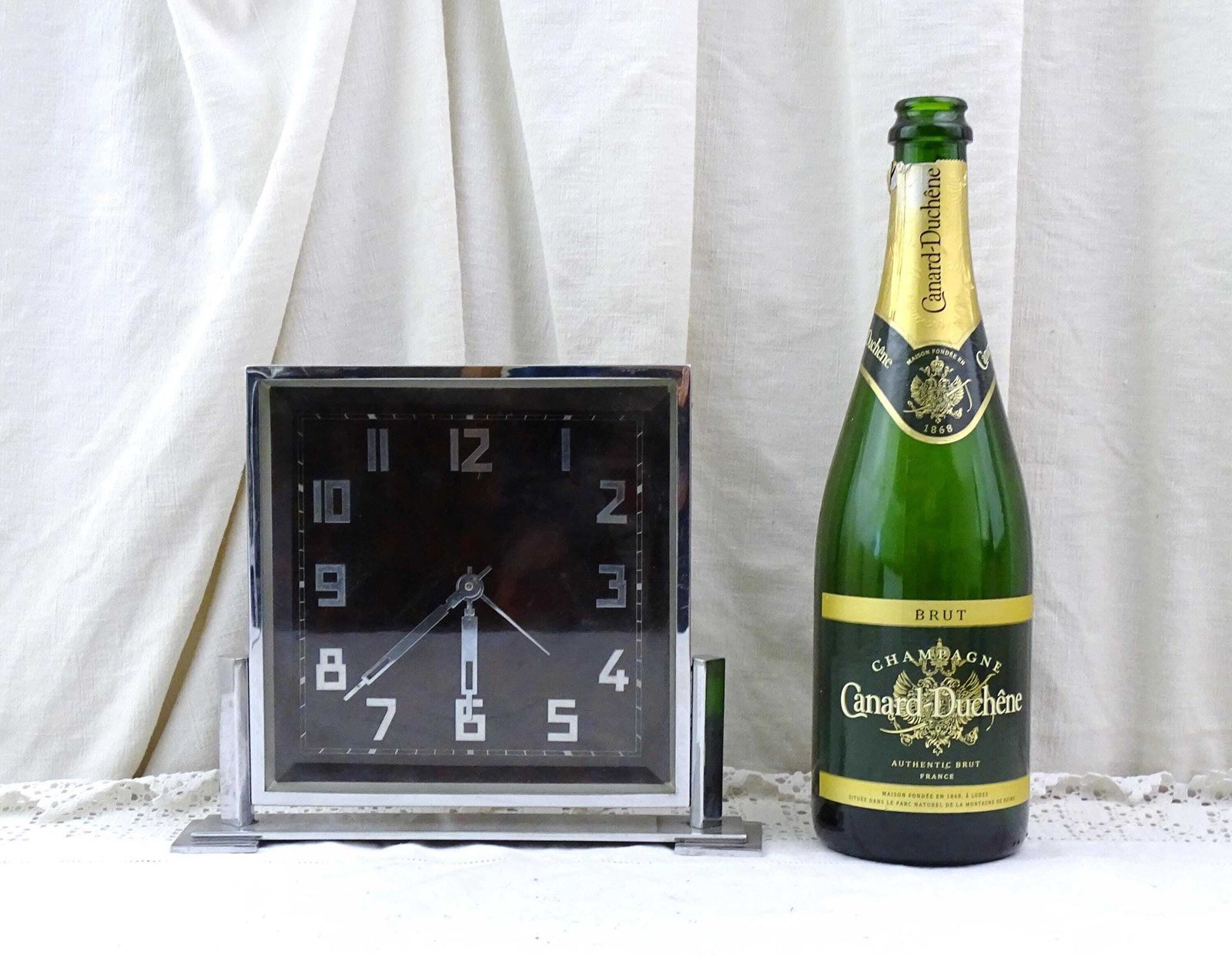 Grote Vierkante Franse Art Deco Schouwklok Van Chroom Met Bakelieten Wijzerplaat – Werkend Uurwerk, Wijzers Los – Retro Jaren 1930 photo buy