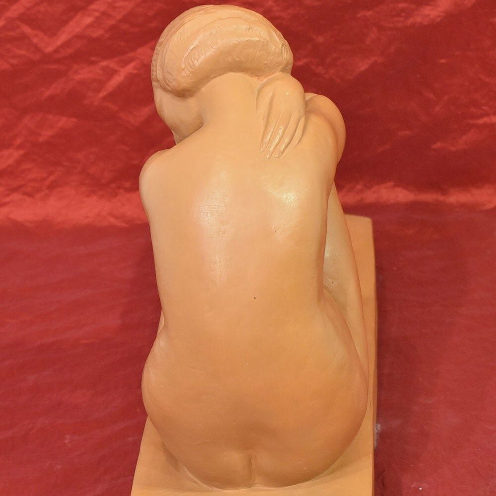 Art Déco Sculpture, Terracotta, Crouching Young Woman, Amedeo Gennarelli, 20th Century. photo vintage