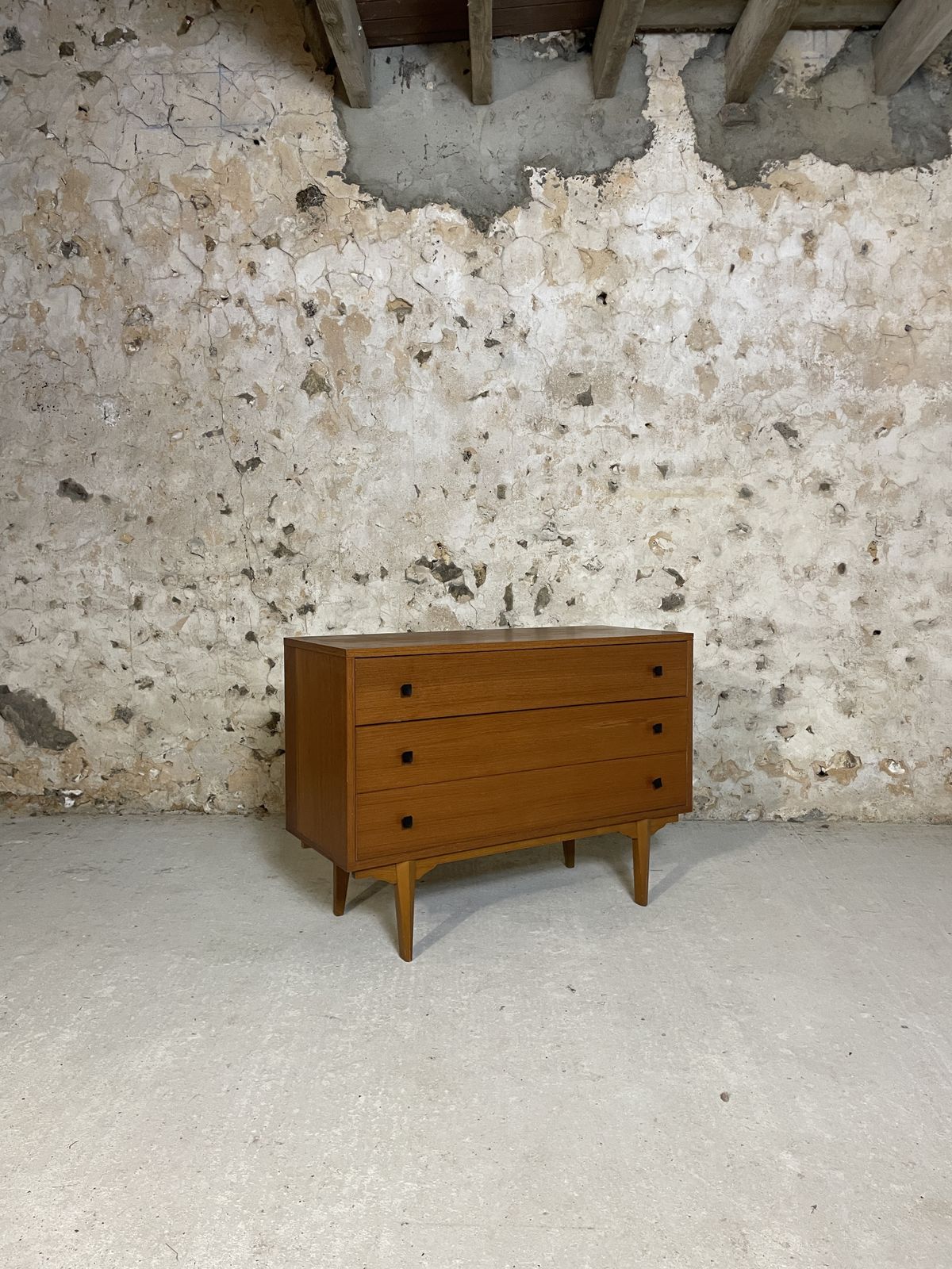 photo vinterior Wooden Convenient  Chest Of Drawers