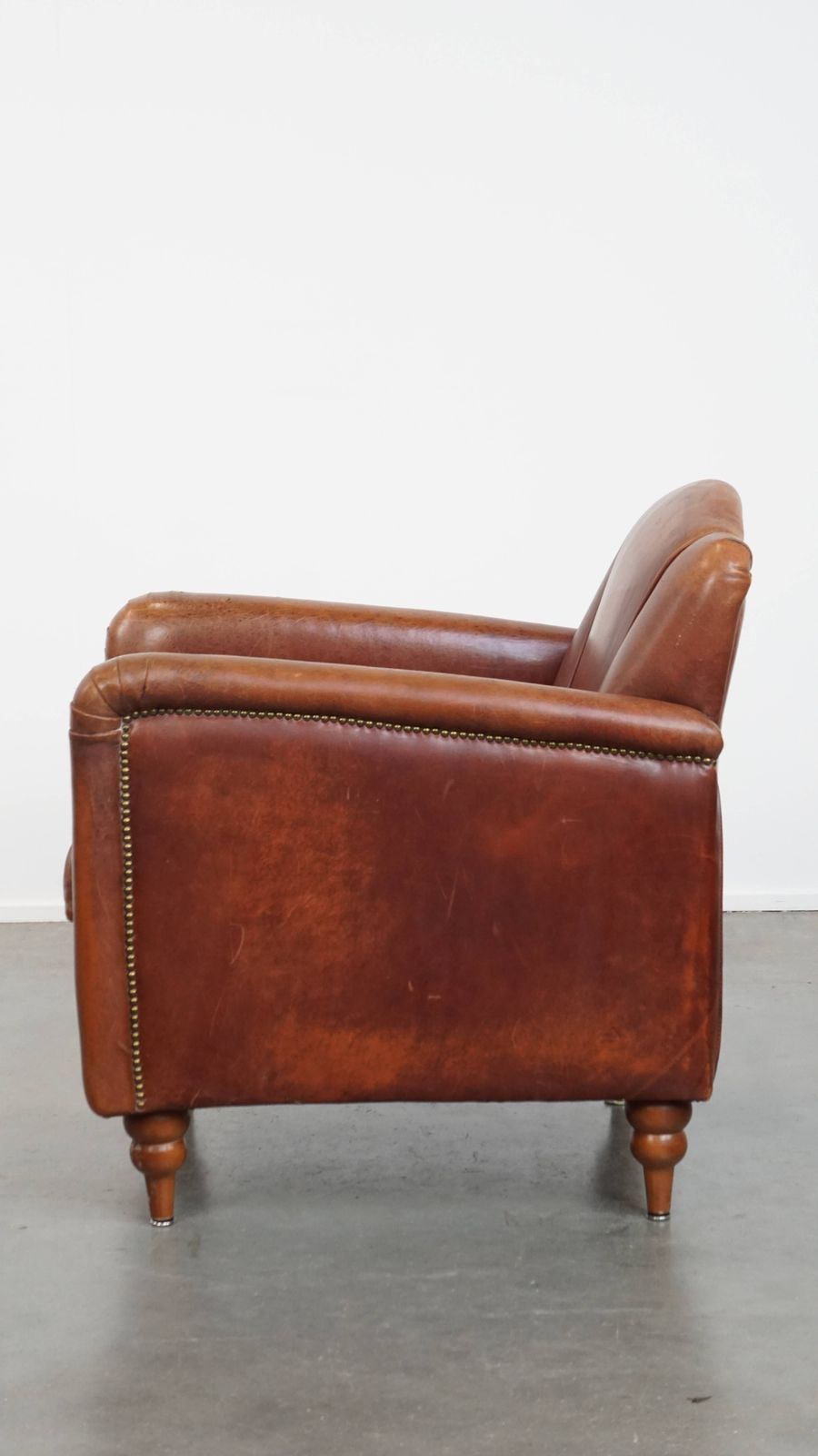 Stijlvolle Art Deco Fauteuil In Schapenleer Met Tijdloos Karakter photo 880.7229