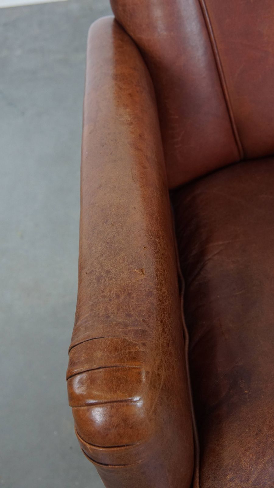 Stijlvolle Art Deco Fauteuil In Schapenleer Met Tijdloos Karakter photo buy