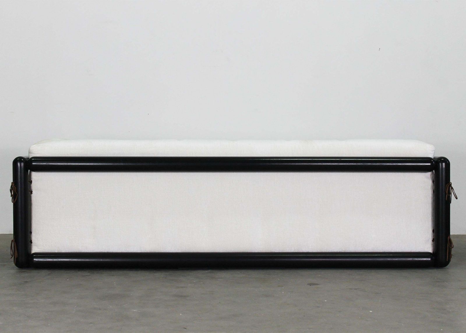 photo vintage Carlo Scarpa Cornaro Living Room Set In Lacquered Wood And Fabric By Gavina 1970