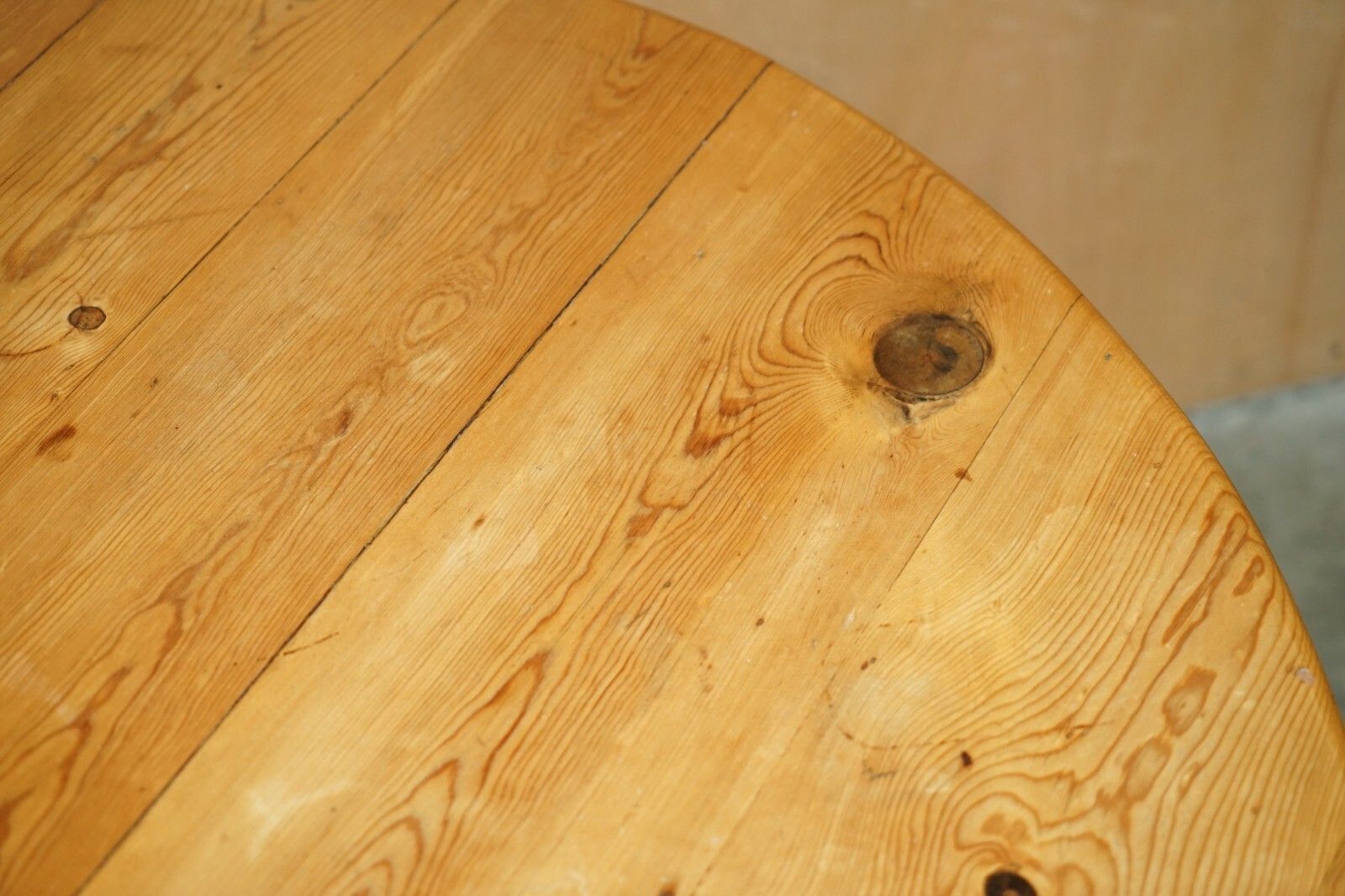 photo vinterior Stunning Round Circa 1940's Pitch Pine Dining Table With Thick Pedestal Base