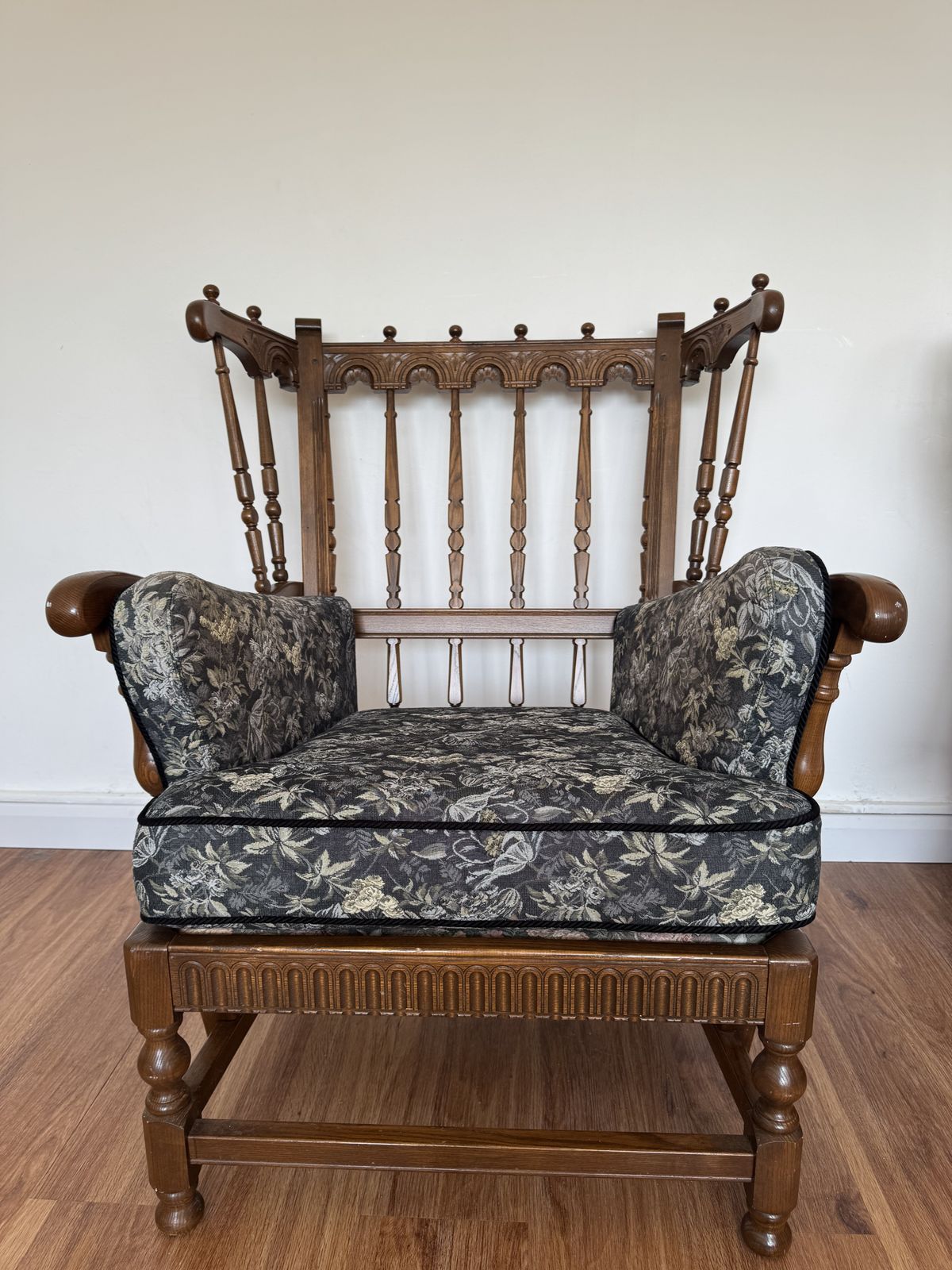 Ercol 2 Wingback Armchairs Yorkminster In Golden Dawn Finish Suite