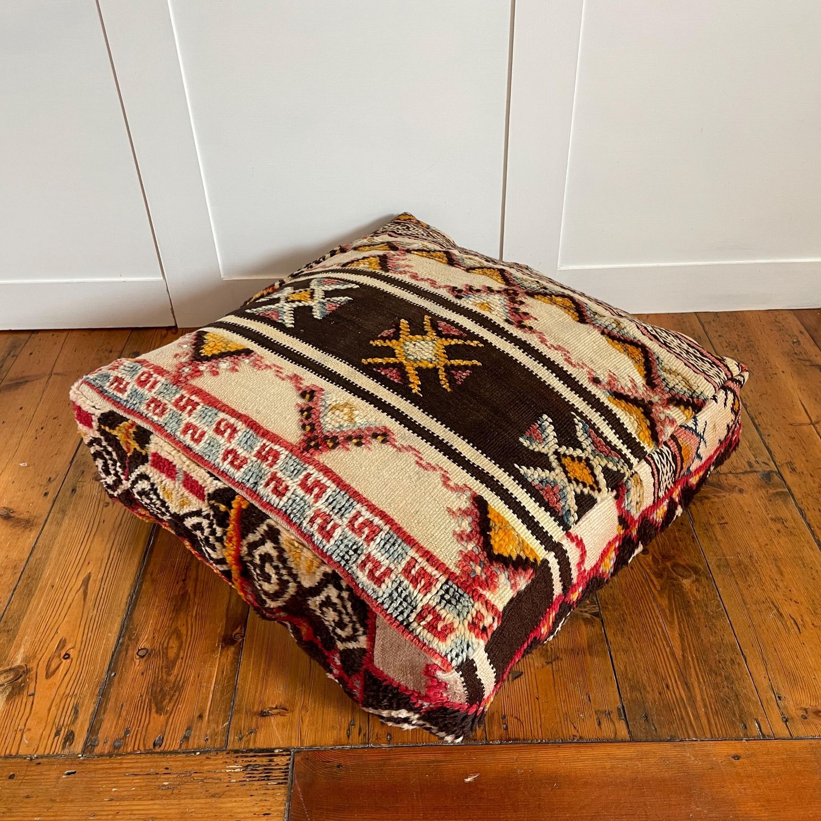 Vintage Moroccan Pouf Footstool Kilim Carpet Handwoven Wool 60x60x17cm Traditional Lounge Pouffe Cube Square Floor Cushion Cream Pattern photo vinterior