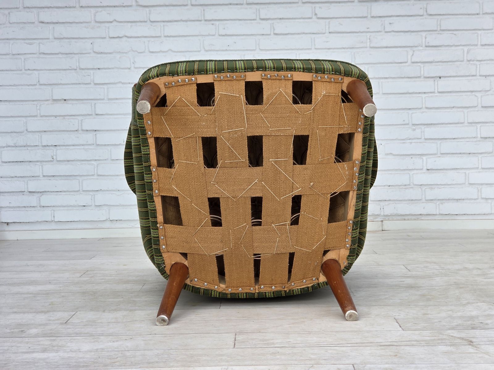 photo vinterior Ca. Jaren 1960, Deense Fauteuil, Groen Meubelwol, Teakhout.