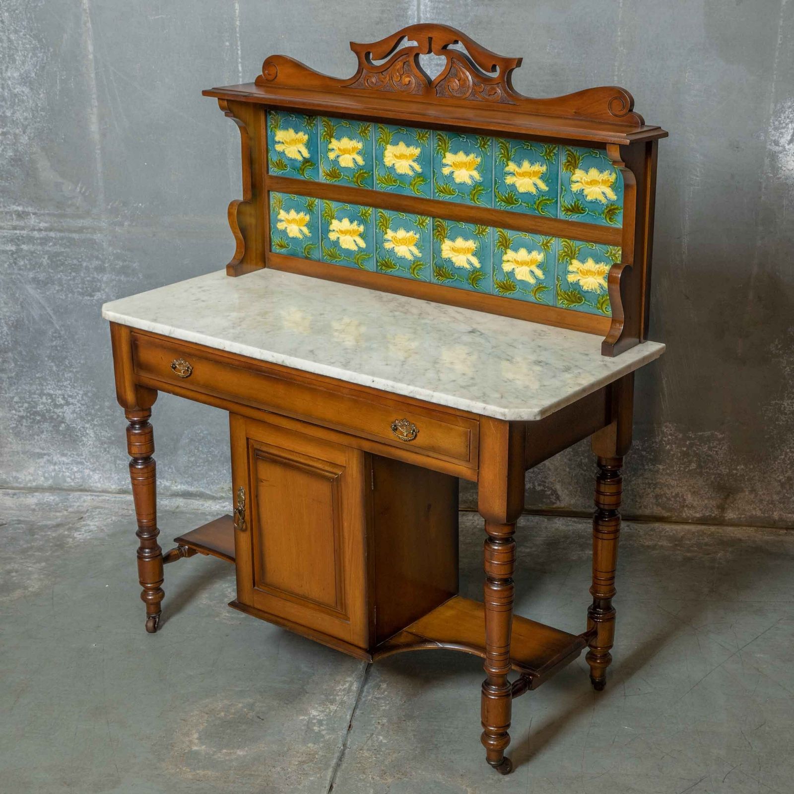 Late Victorian Walnut Washstand photo vinterior