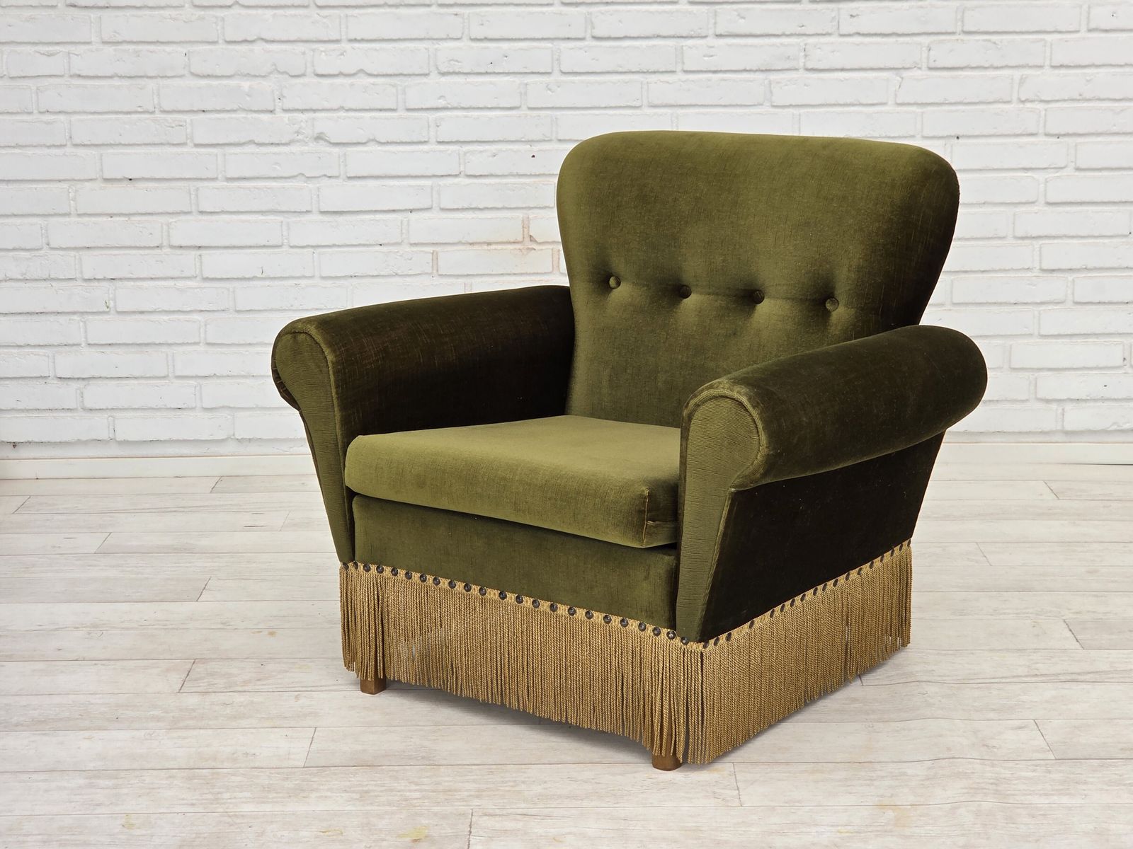 photo vintage 1970s, Danish Lounge Chair, Low, Furniture Velour, Ash Wood Legs.
