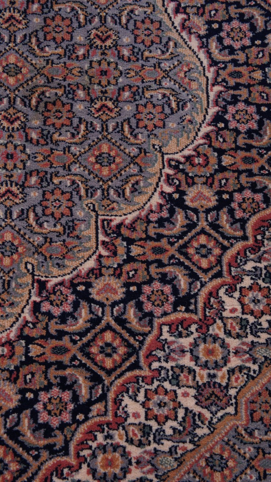 Large Oriental Style Rug With A Fine Pattern And Beautiful Colors 291x199cm photo 413.82059999999996