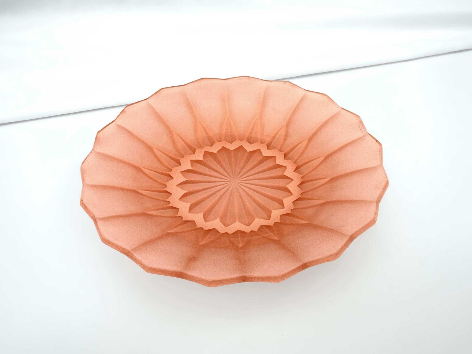 Pink Glass Art Deco Plates Pair Vintage Glassware Kitchenware Tableware 1930s Home Decor photo vinterior