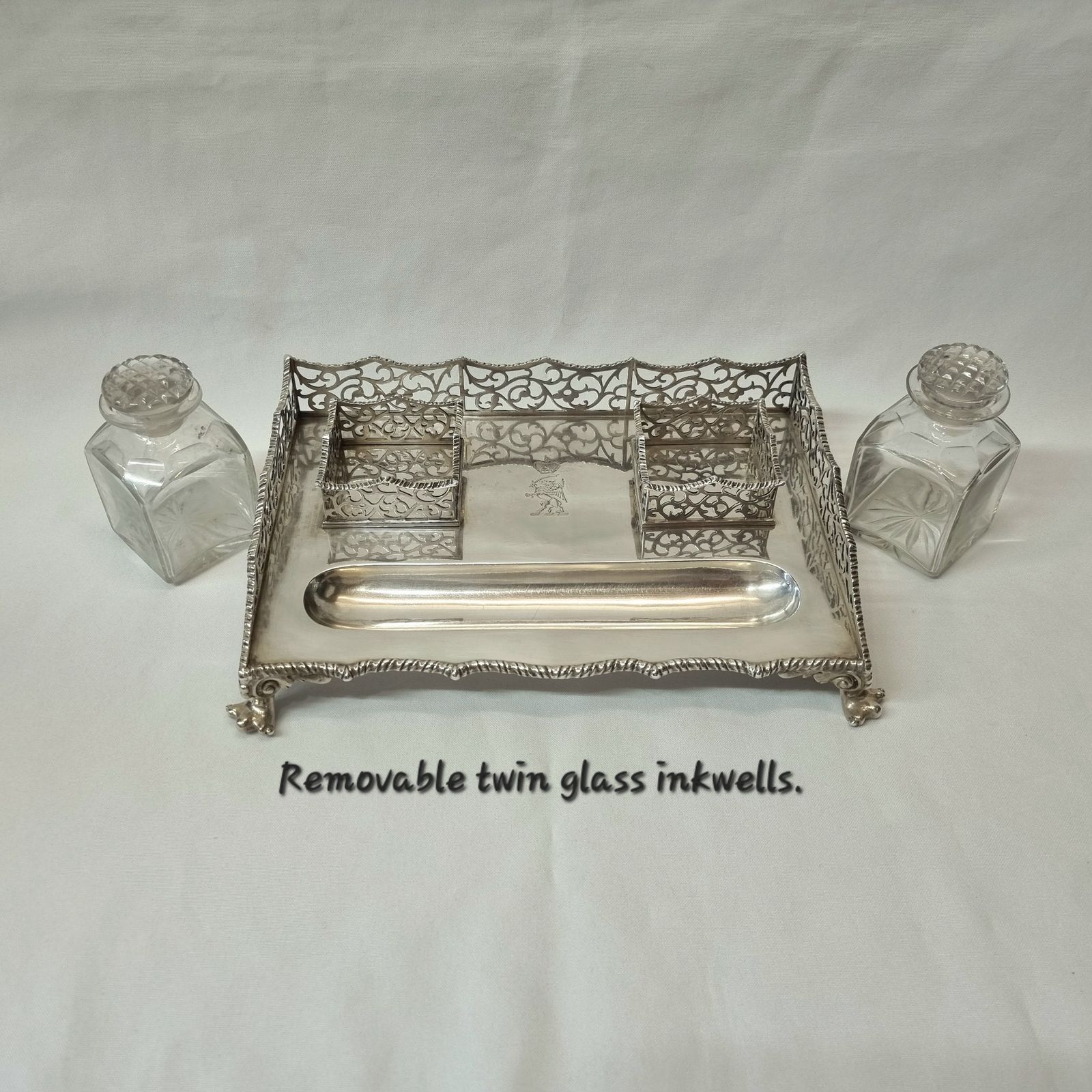 An Eye Catching Antique Victorian Sterling Silver Inkstand By John W. Figg, London 1884, With An Interesting Aristocratic Armorial Device. photo vinterior