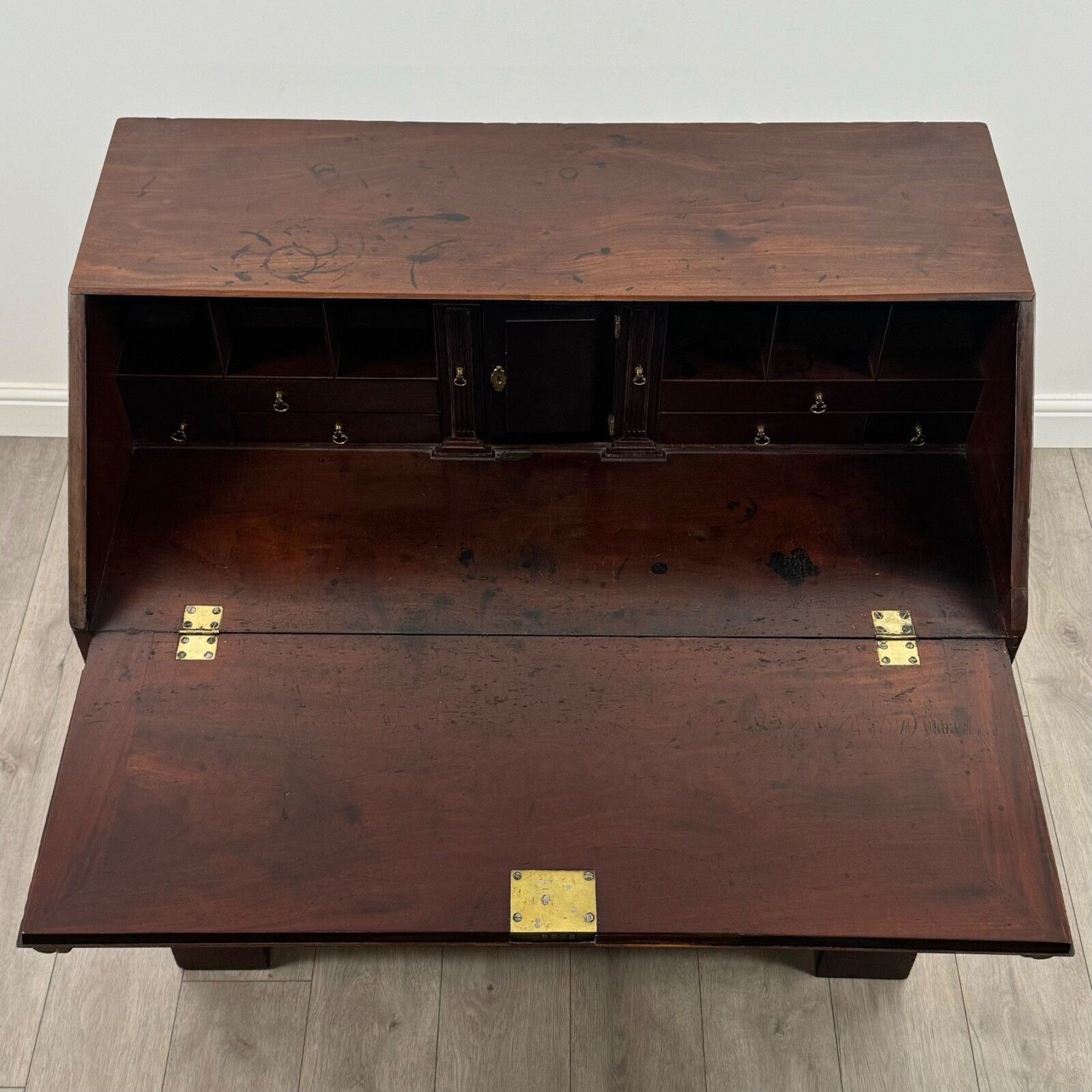 Furniture Antique 18th Century Fine Quality Bureau In Mahogany photo