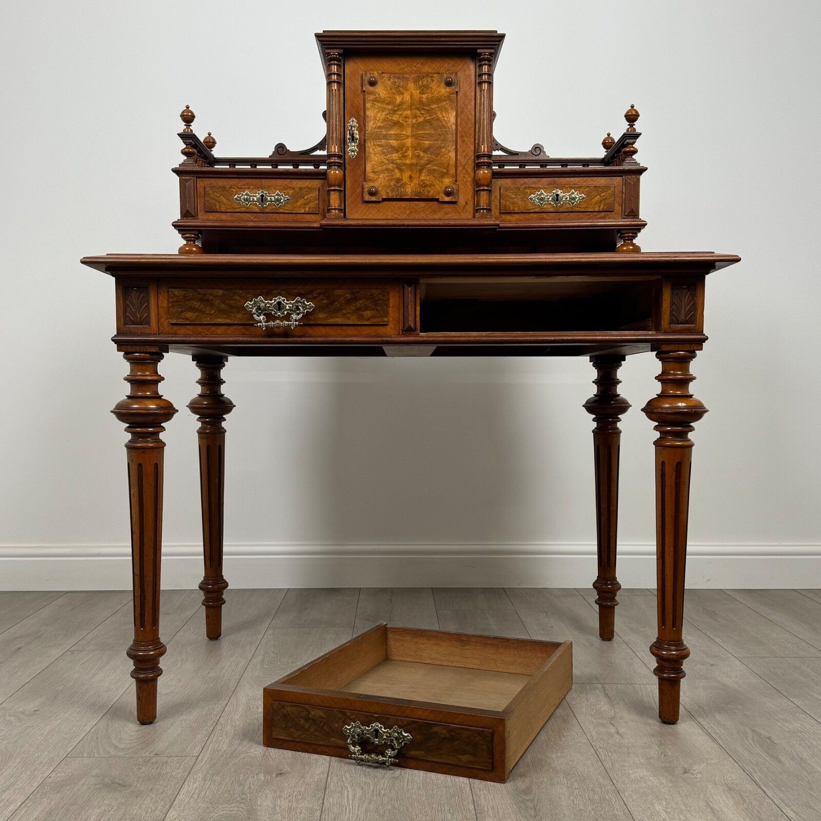 Furniture Antique 19th Century Fine Quality French Writing Table In Walnut photo