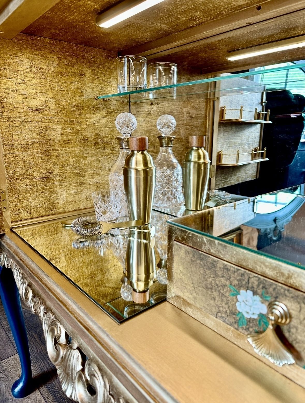 Luxury Edition Gold Chinoiserie Drinks Cabinet / Cocktail Cabinet/ Queen Anne Cabinet photo 1395.0