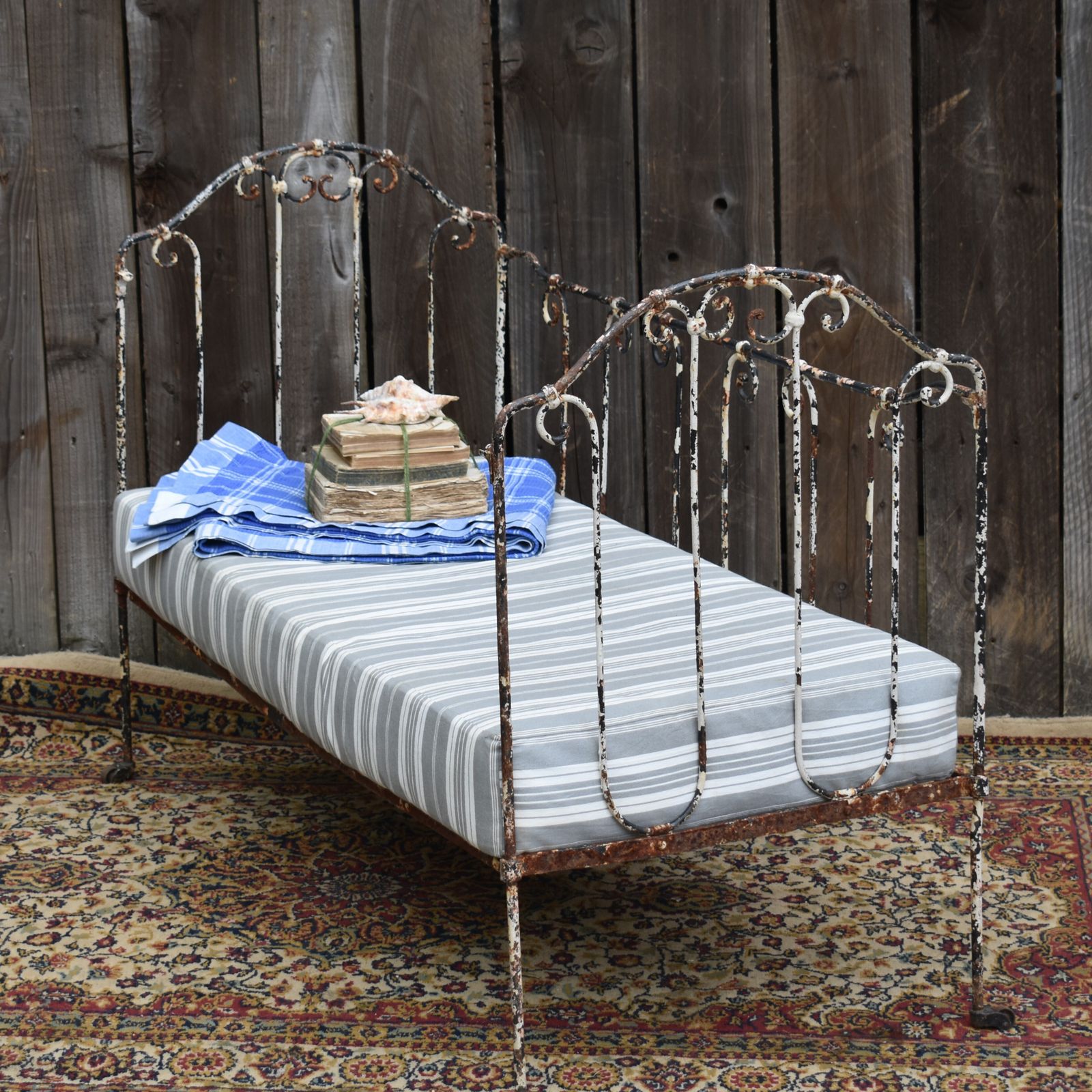 Antique French Wrought Iron White Chippy Paint Day Bed Cot Garden Bench Seat photo 295.0